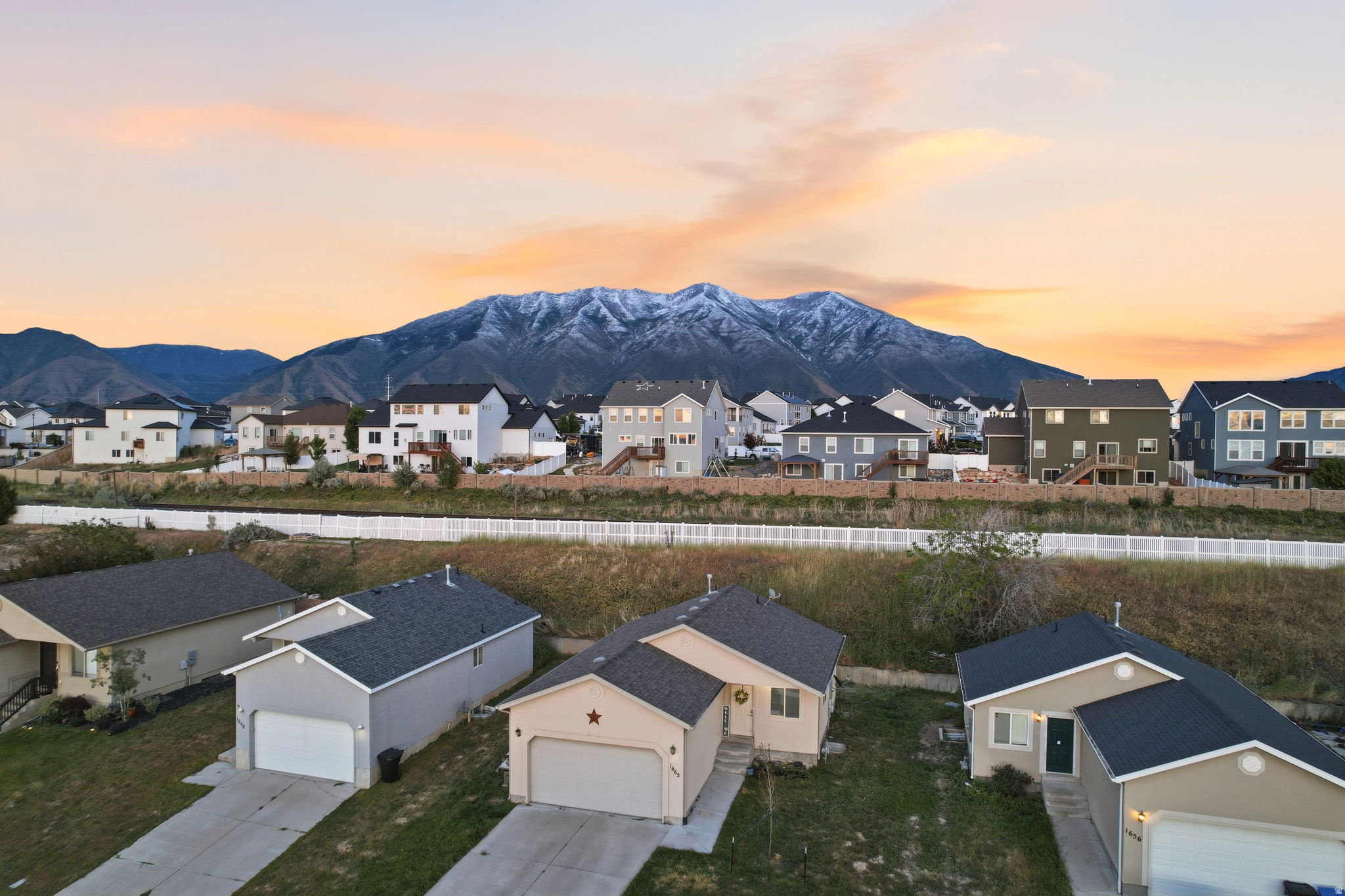 WHISPERING WILLOWS - Residential