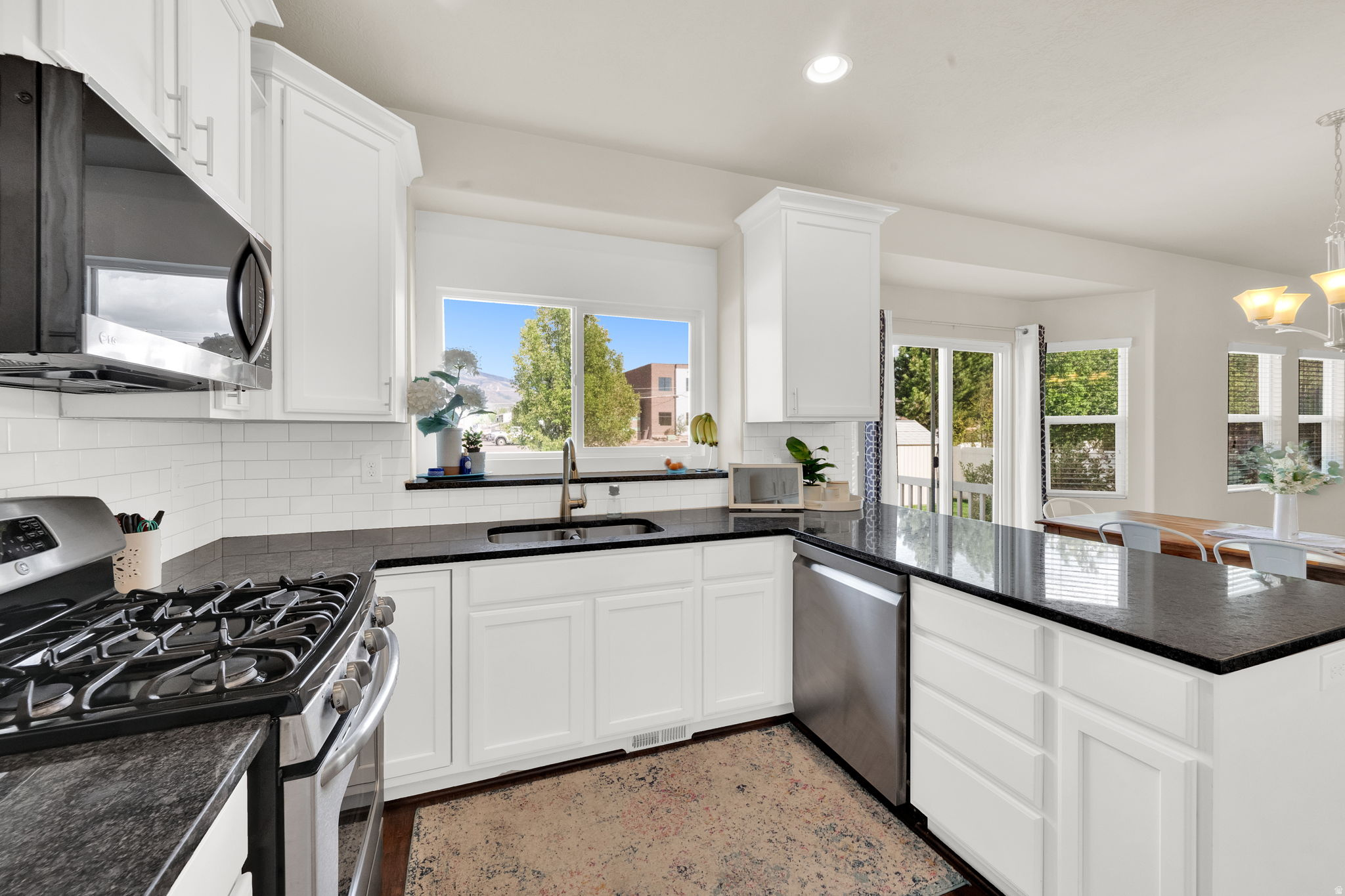 MOUNTAIN VIEW EST602 - Residential