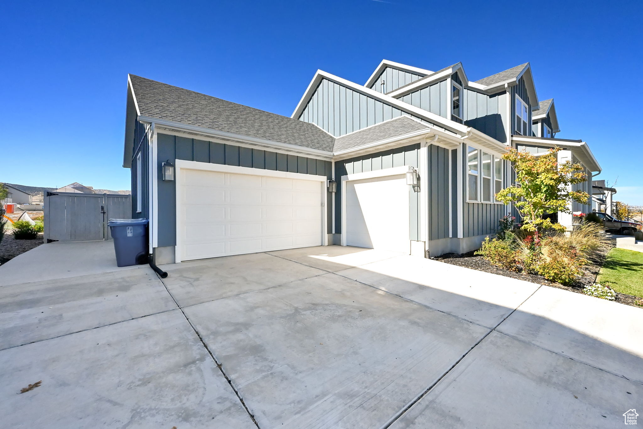 BEACON POINTE - Residential Lease