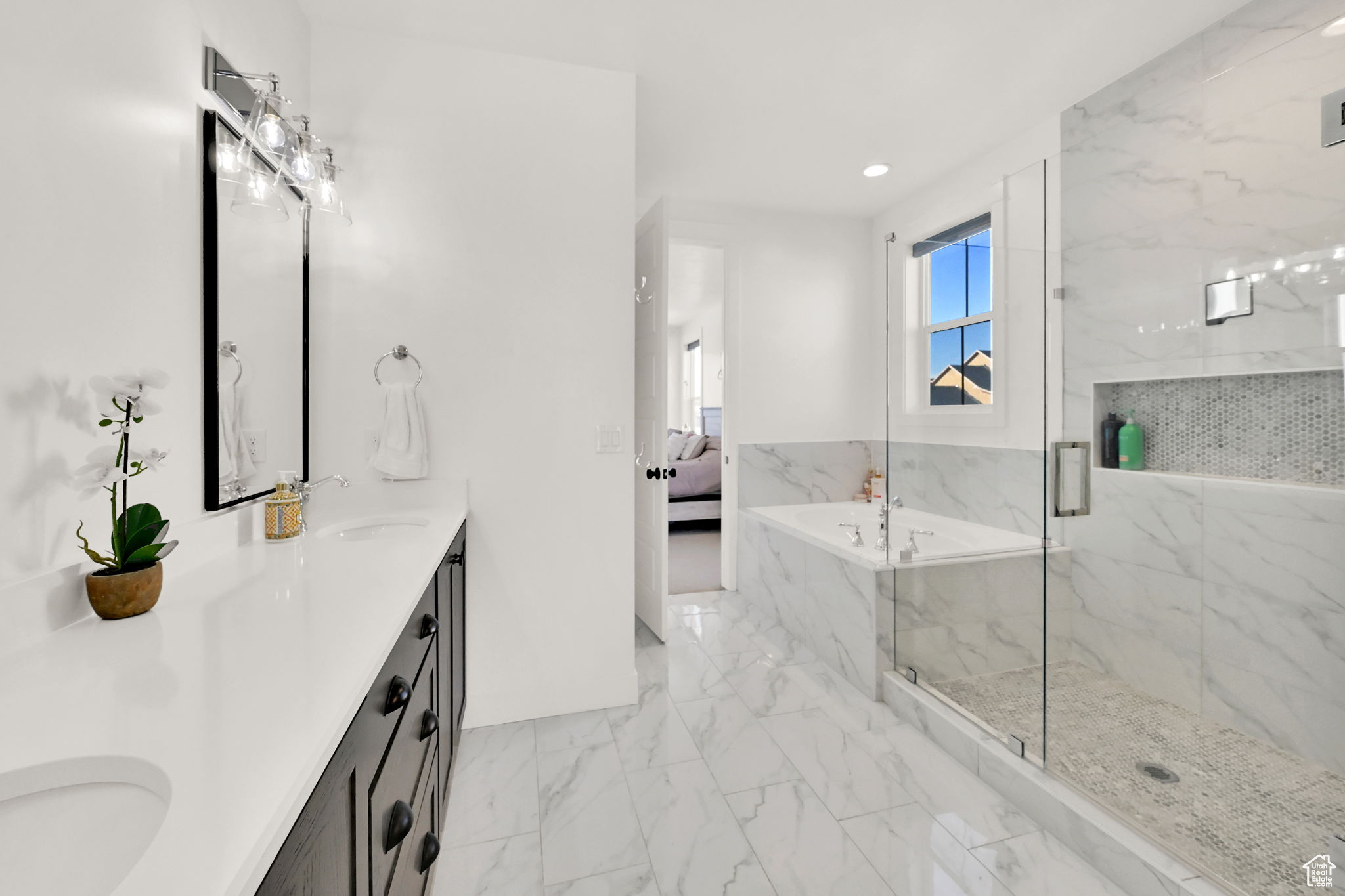 BEACON POINTE - Residential Lease