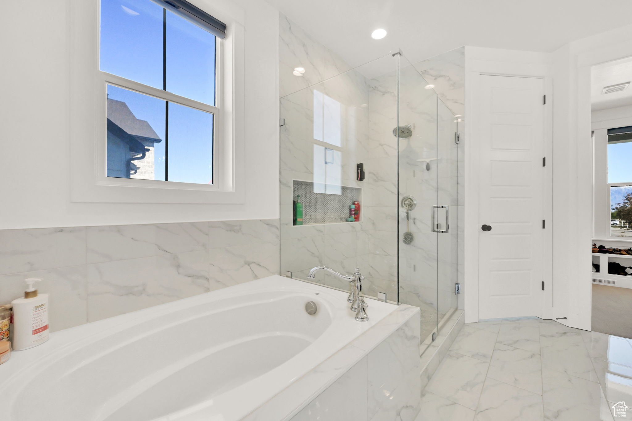 BEACON POINTE - Residential Lease