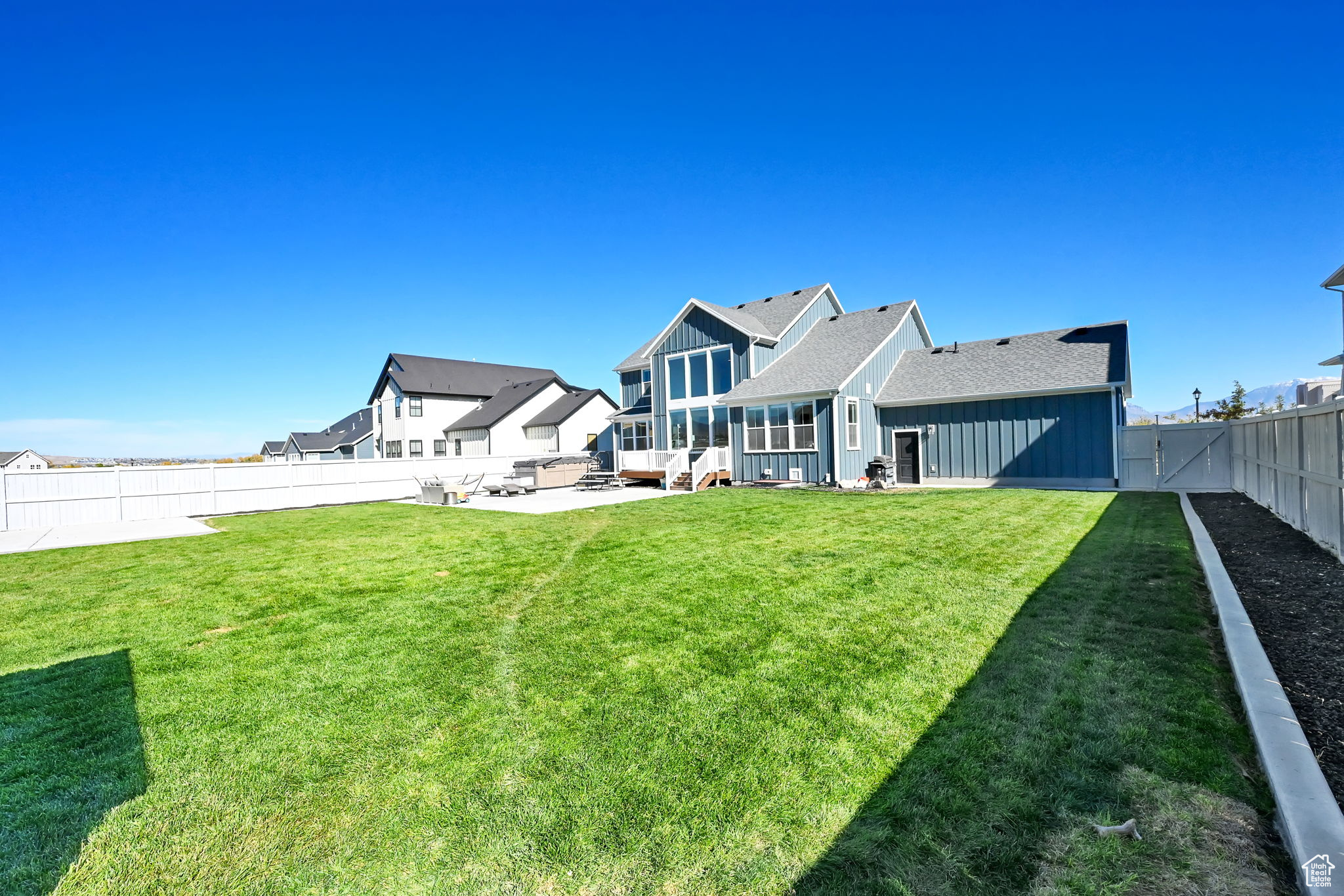 BEACON POINTE - Residential Lease