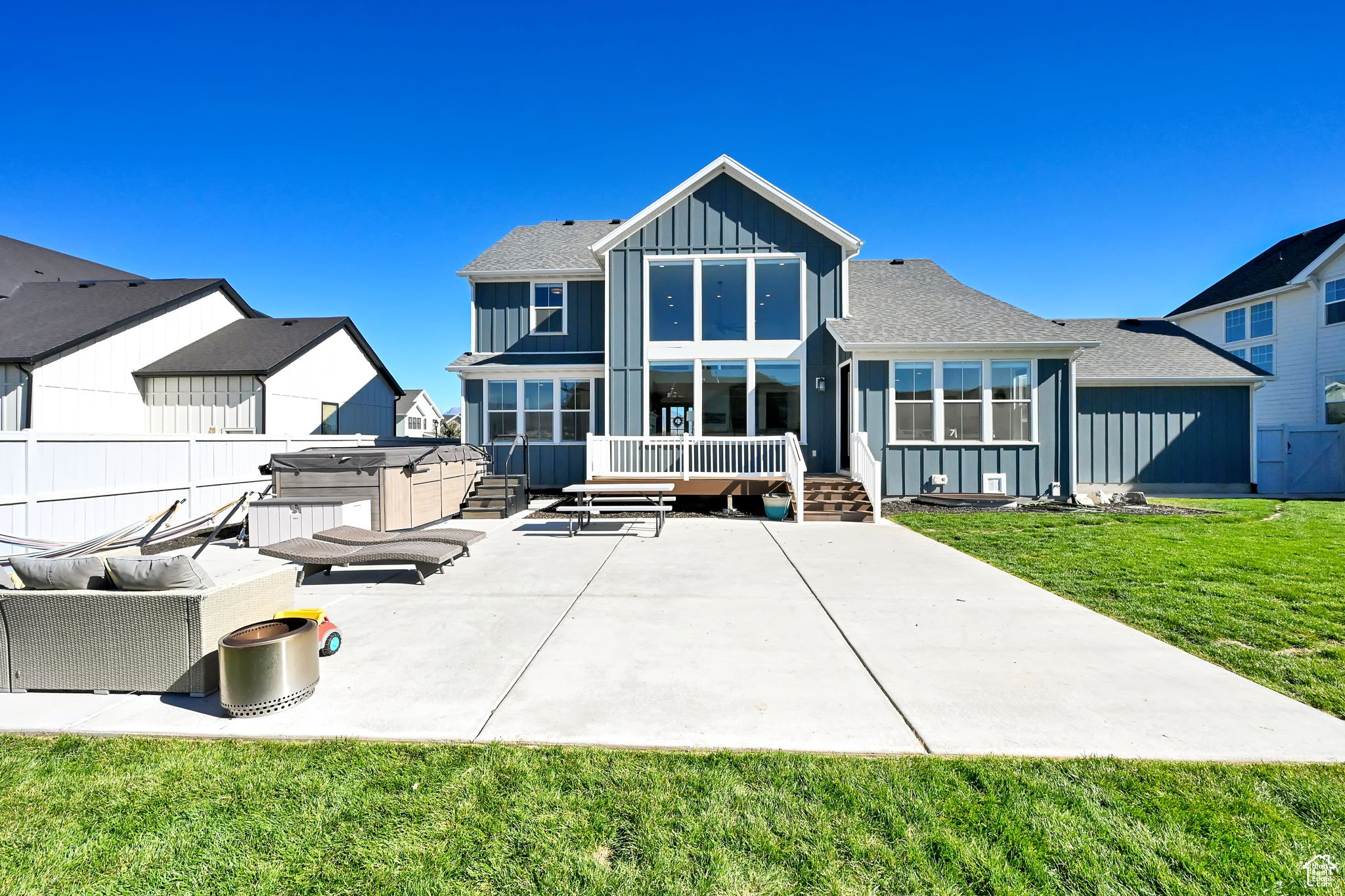 BEACON POINTE - Residential Lease