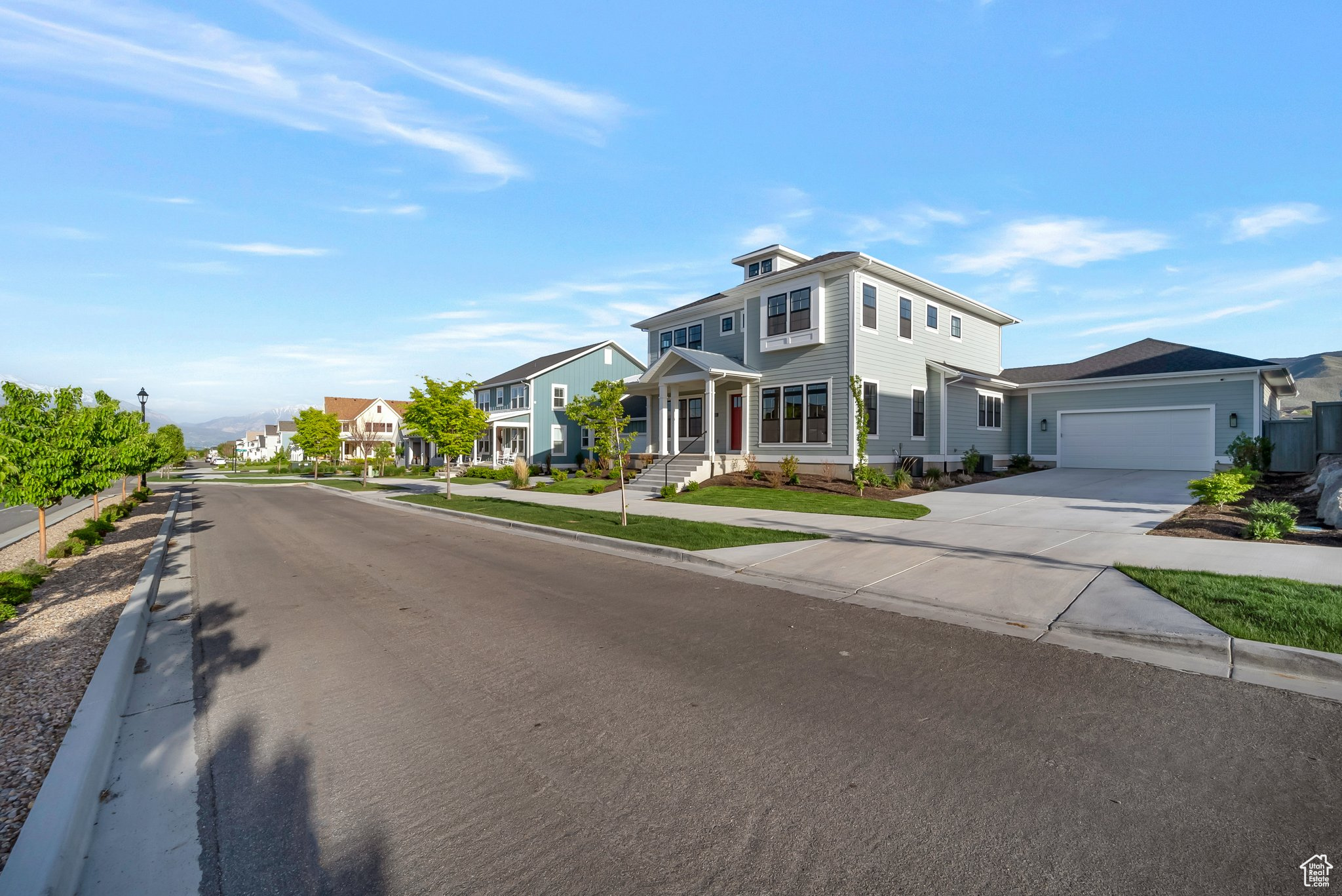 BEACON POINTE - Residential
