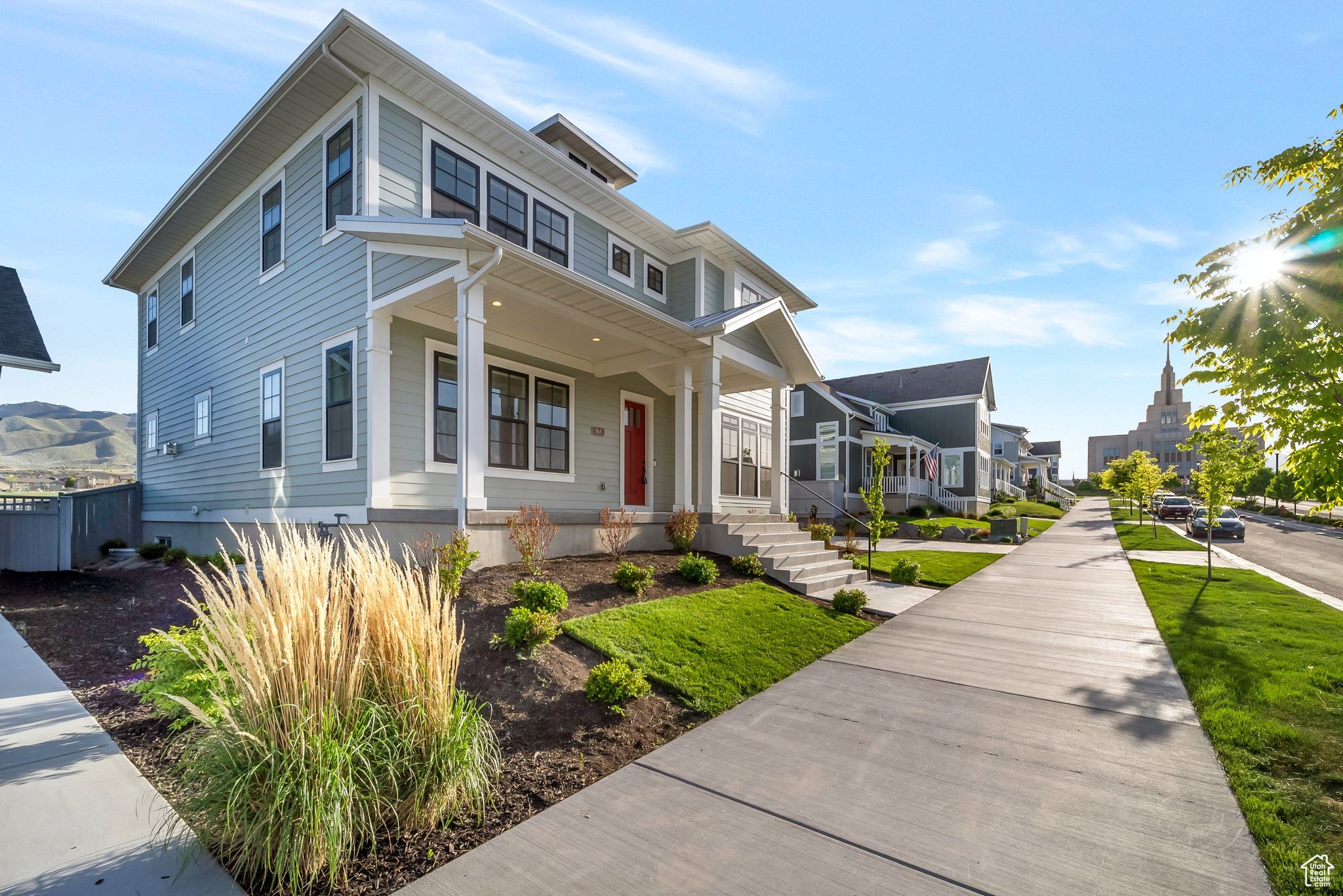 BEACON POINTE - Residential