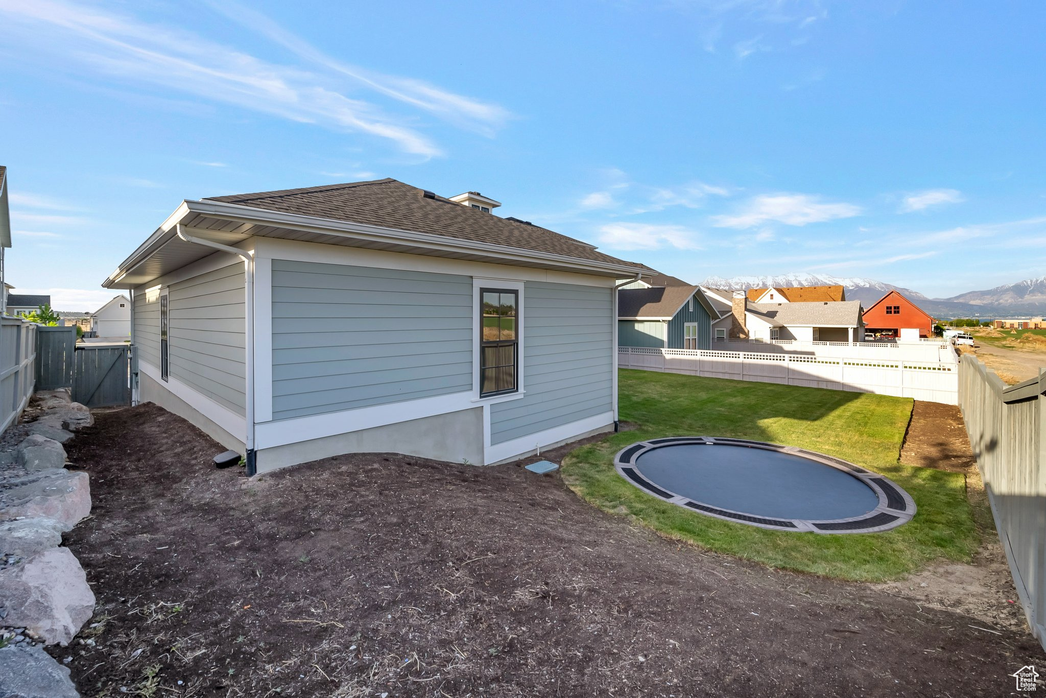 BEACON POINTE - Residential