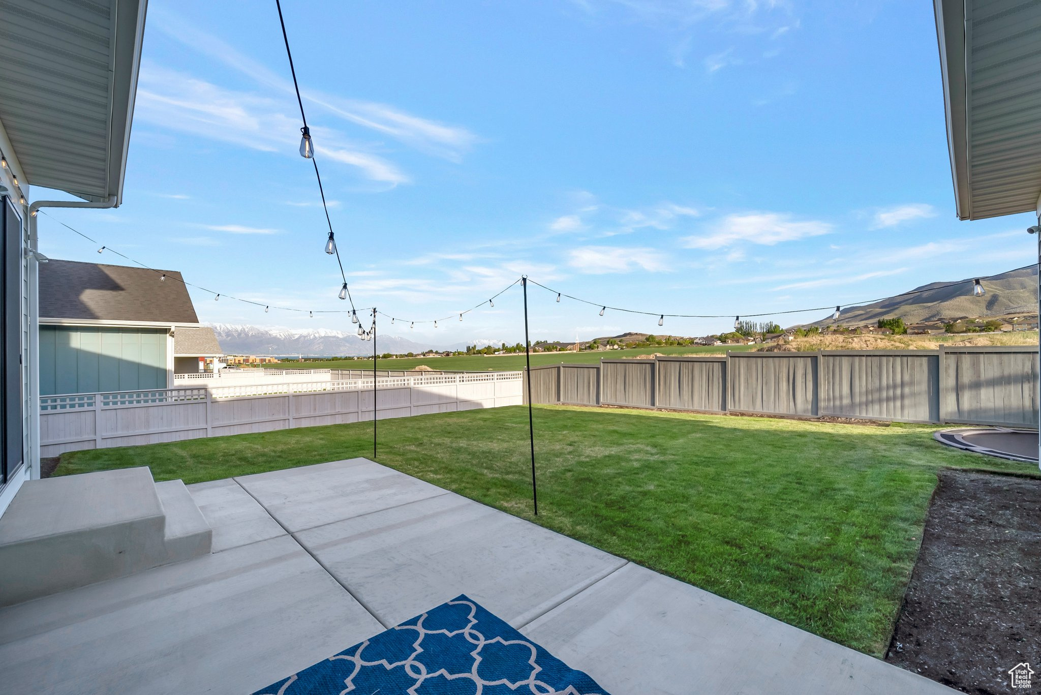 BEACON POINTE - Residential