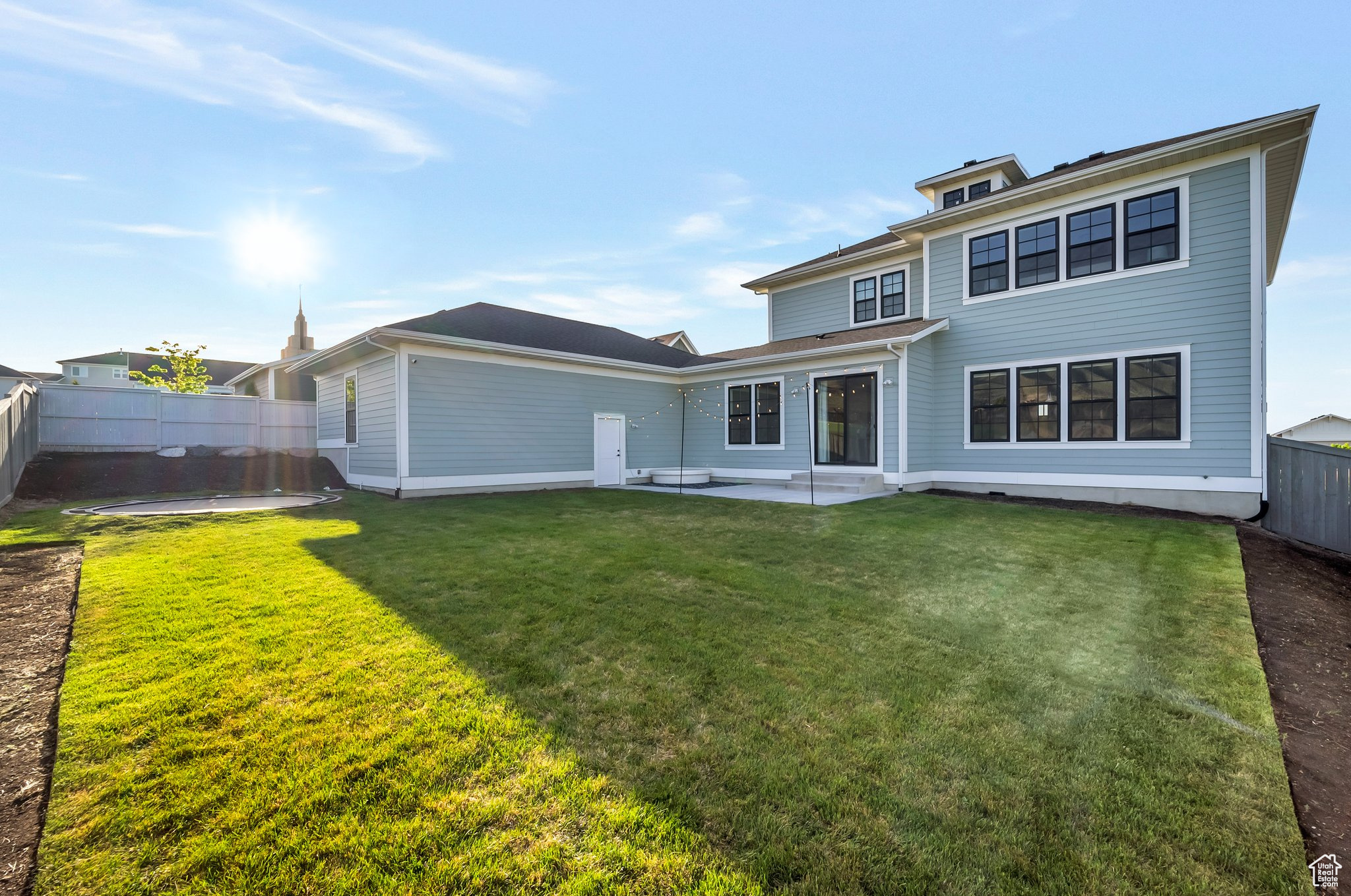 BEACON POINTE - Residential