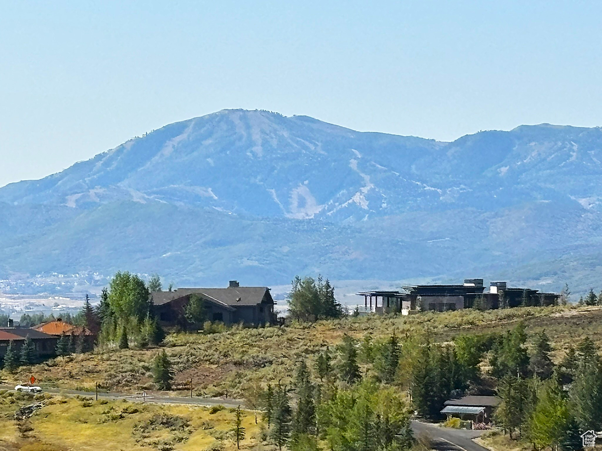 THE SUMMIT - Land
