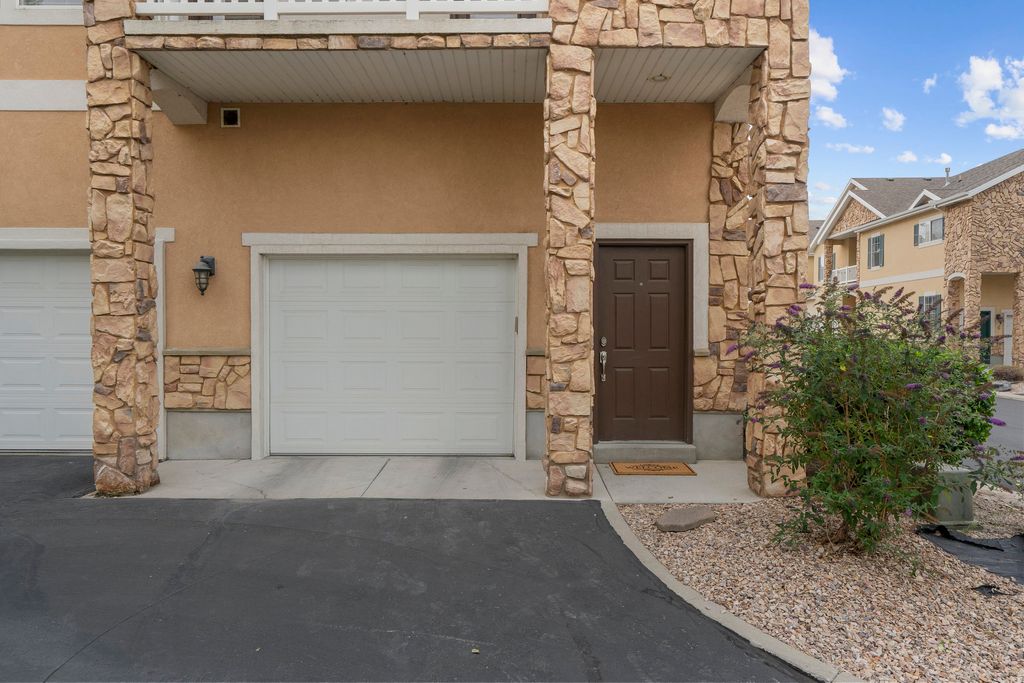 Photo of 1145 S CANYON MEADOW DR #3, Provo, UT 84606 (MLS # 2142618)