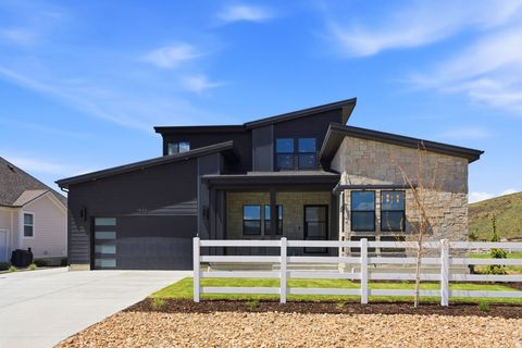 Photo of 1633 ROCKY MOUNTAIN WAY, Francis, UT 84036 (MLS # 2158971)