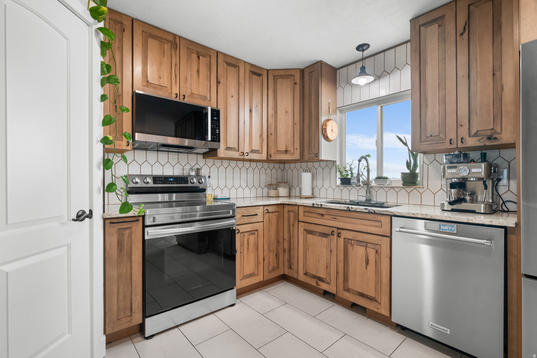 BINGHAM ESTS PH V - Residential