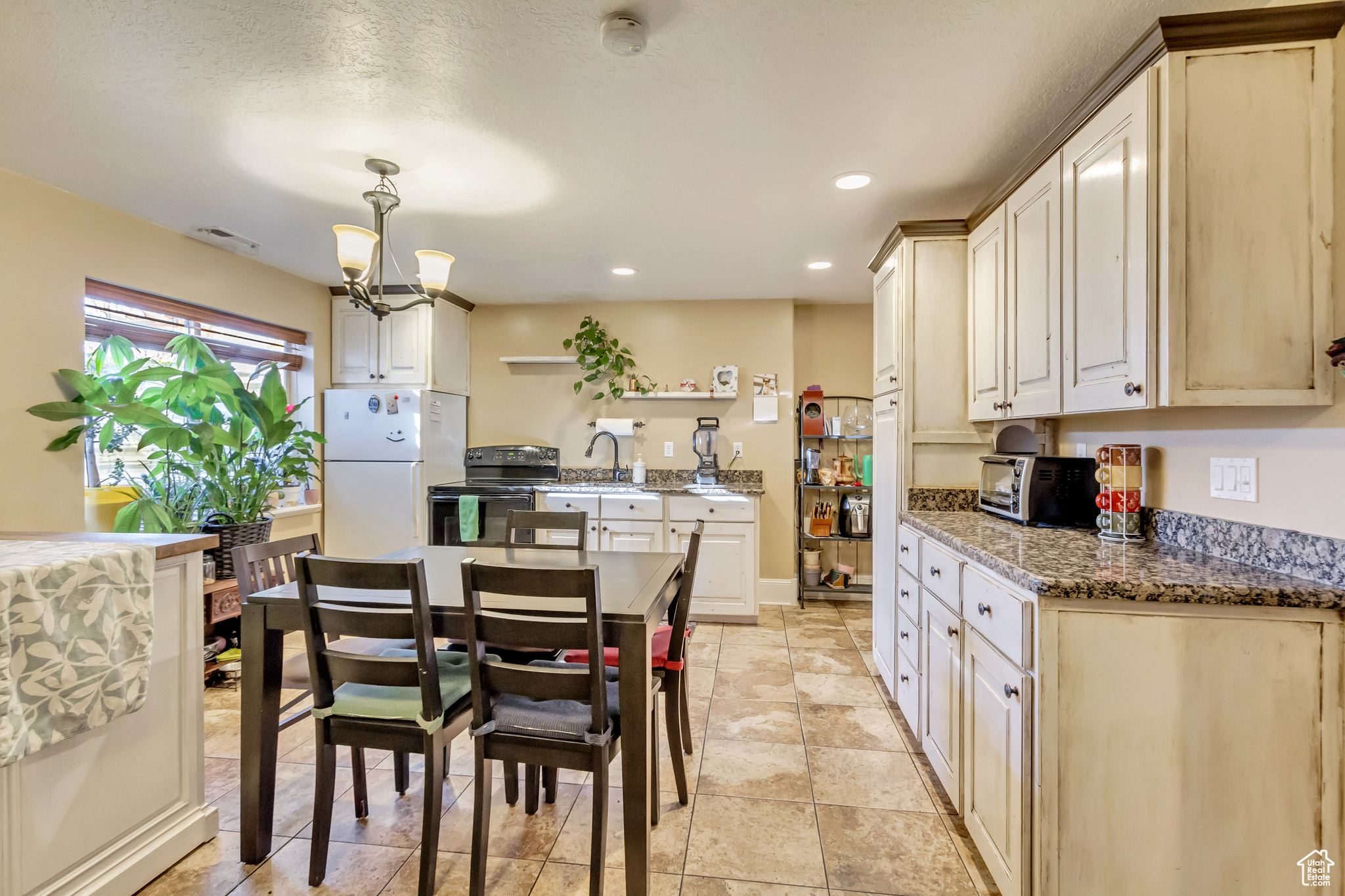 HOLDAWAY ROAD - Residential