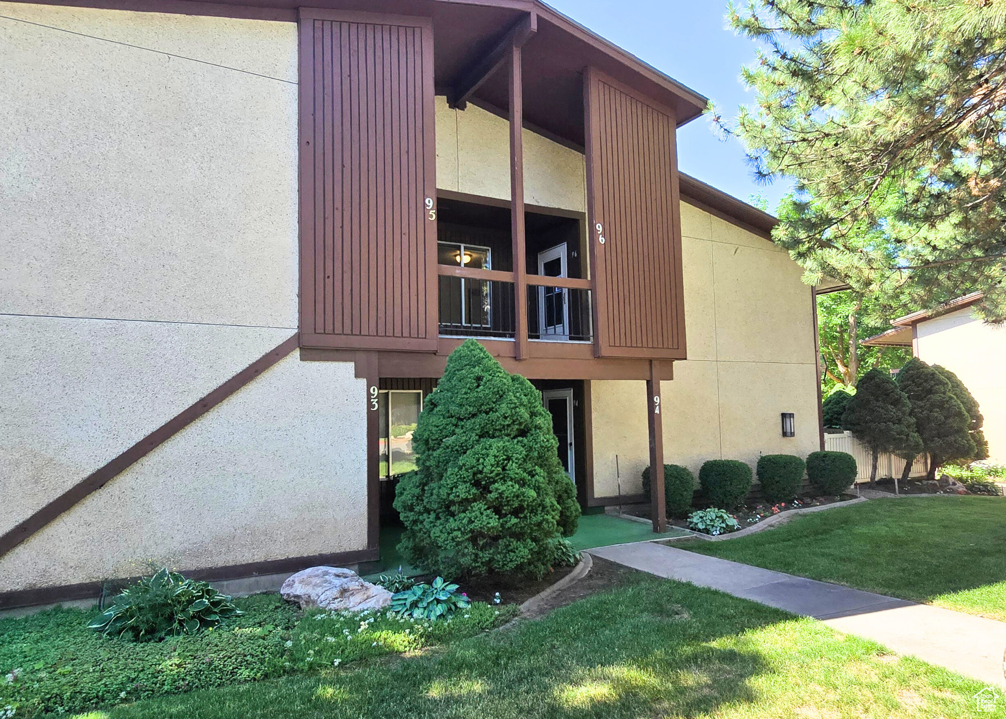 THREE FOUNTAINS - Residential