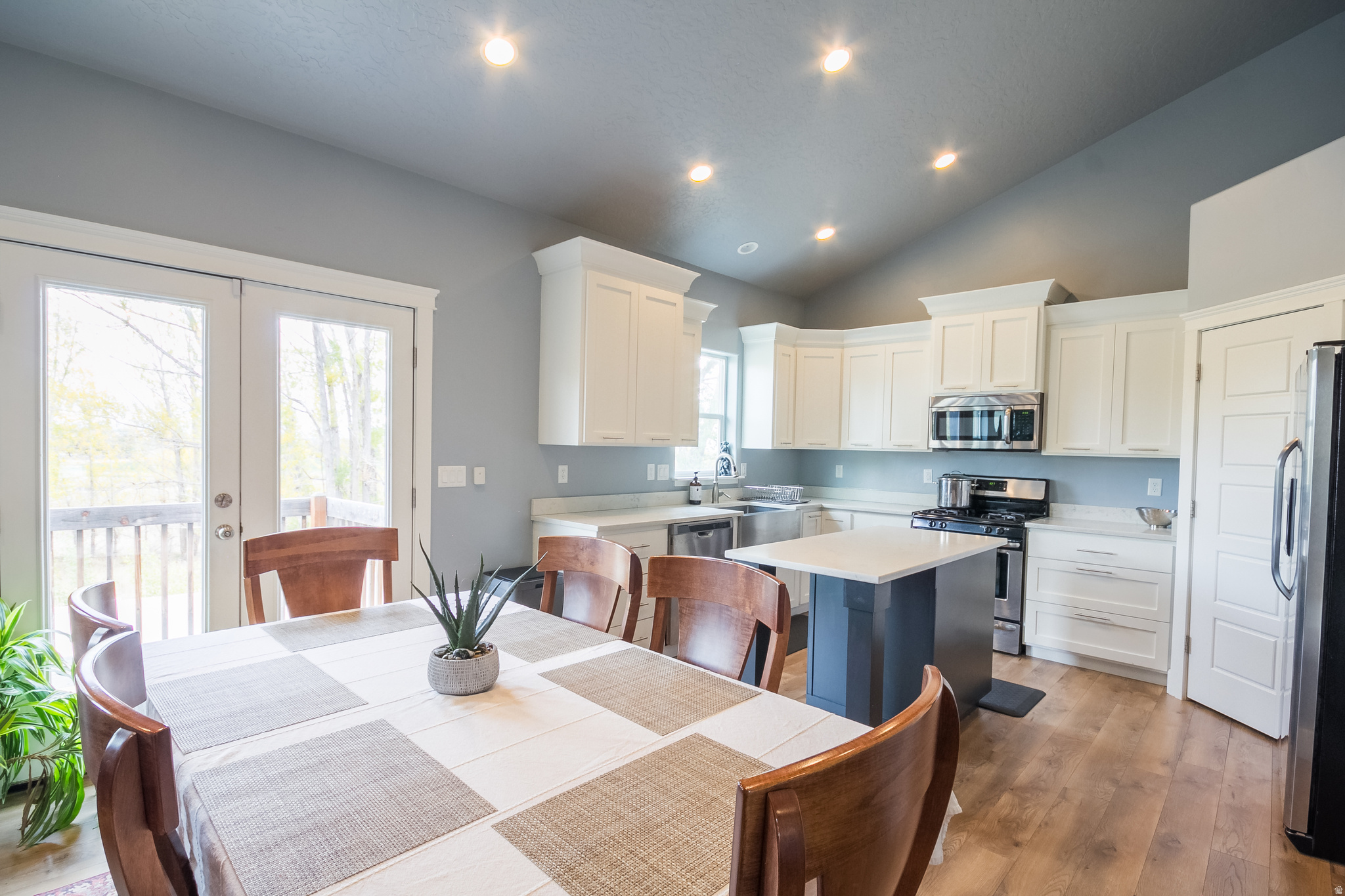 HIDDEN COVE - Residential