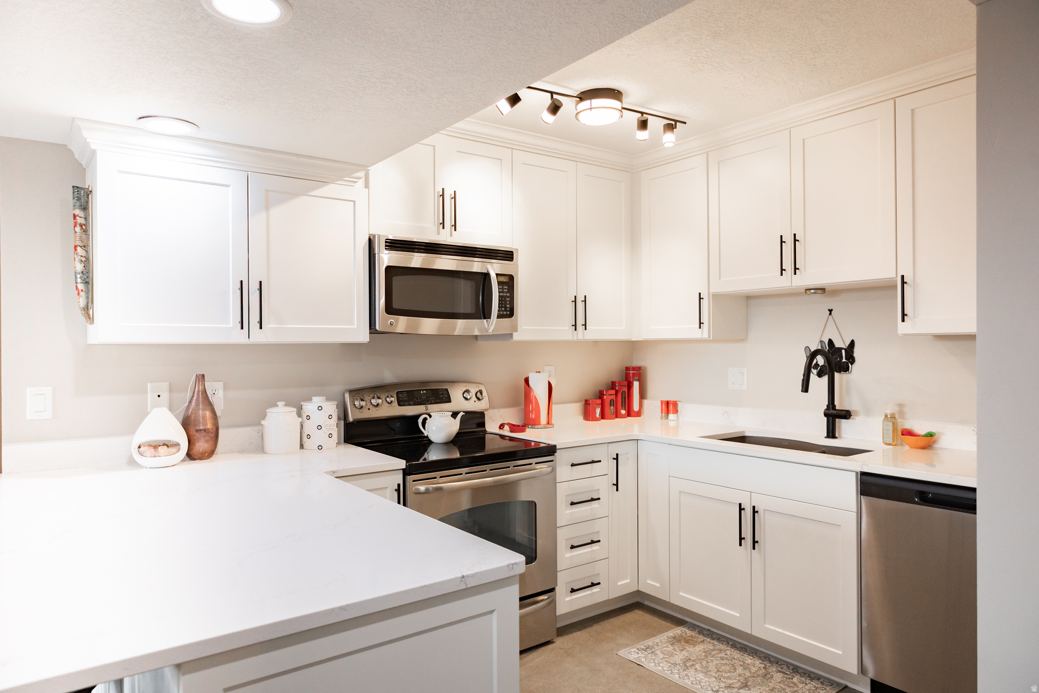 BROADWAY TOWER CONDO - Residential