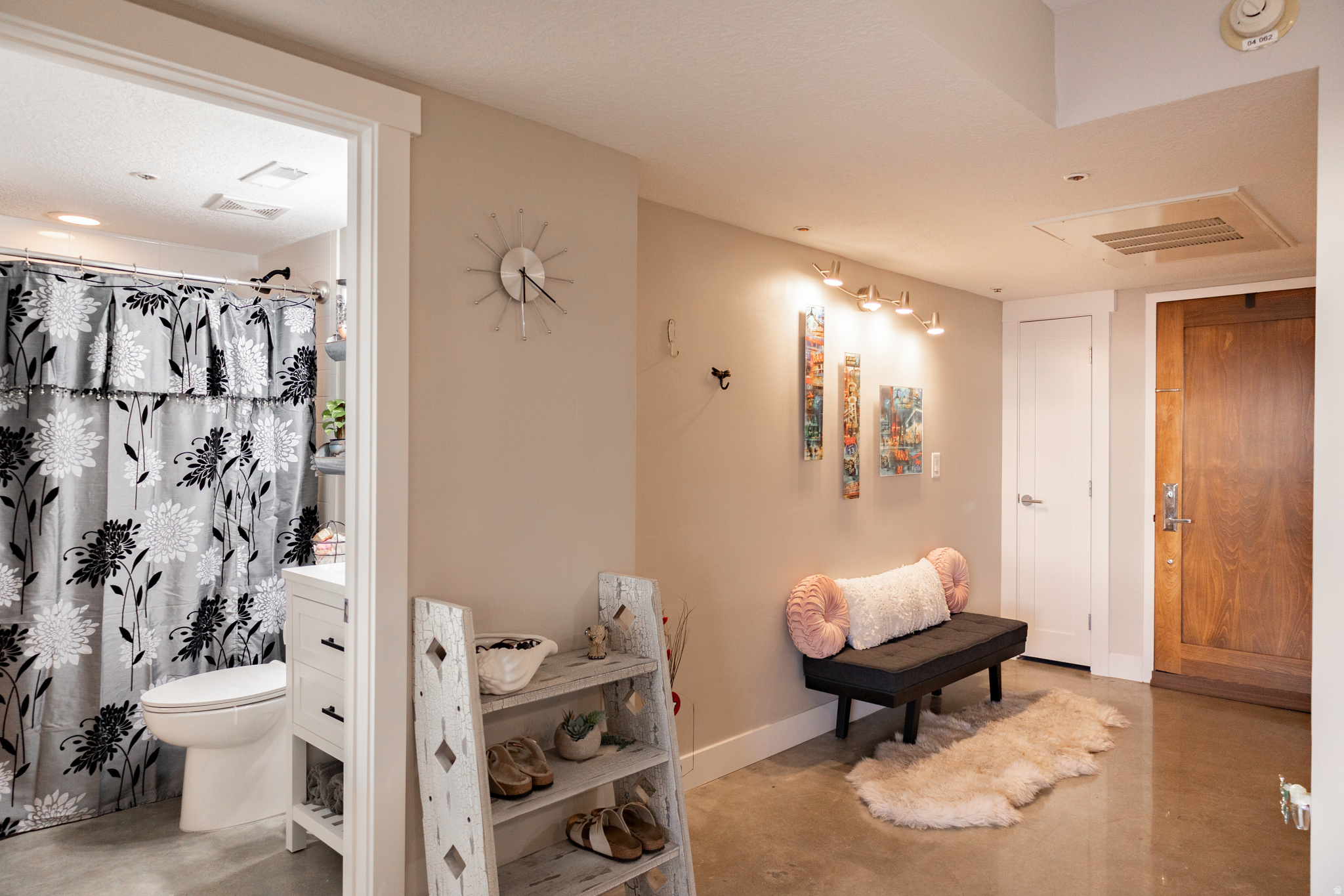 BROADWAY TOWER CONDO - Residential