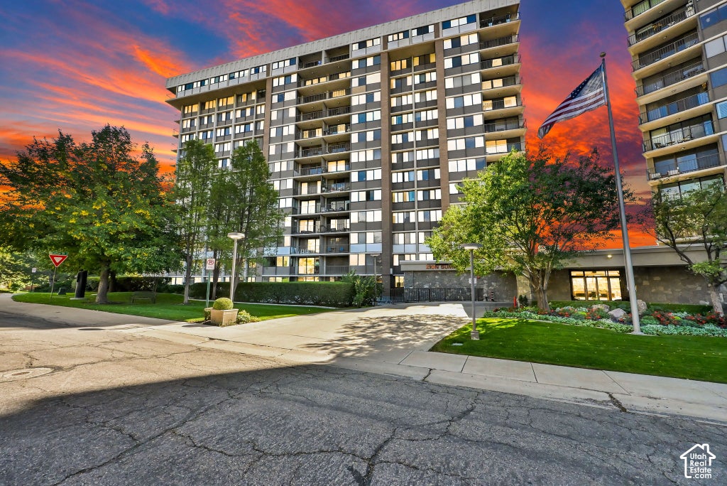 Photo of 241 N VINE ST #601E, Salt Lake City, UT 84103 (MLS # 2190136)