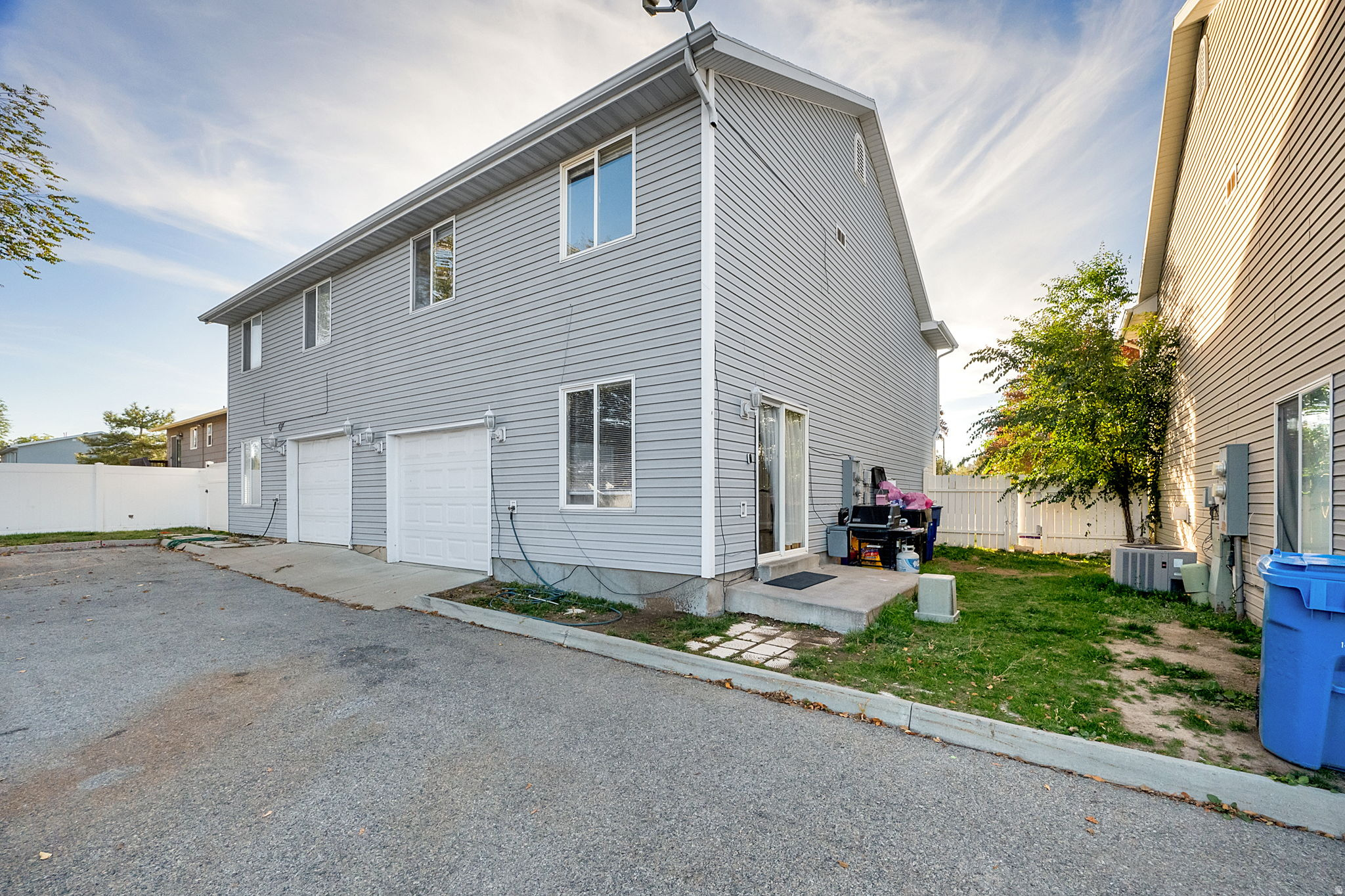 VILLAGE WEST - Residential