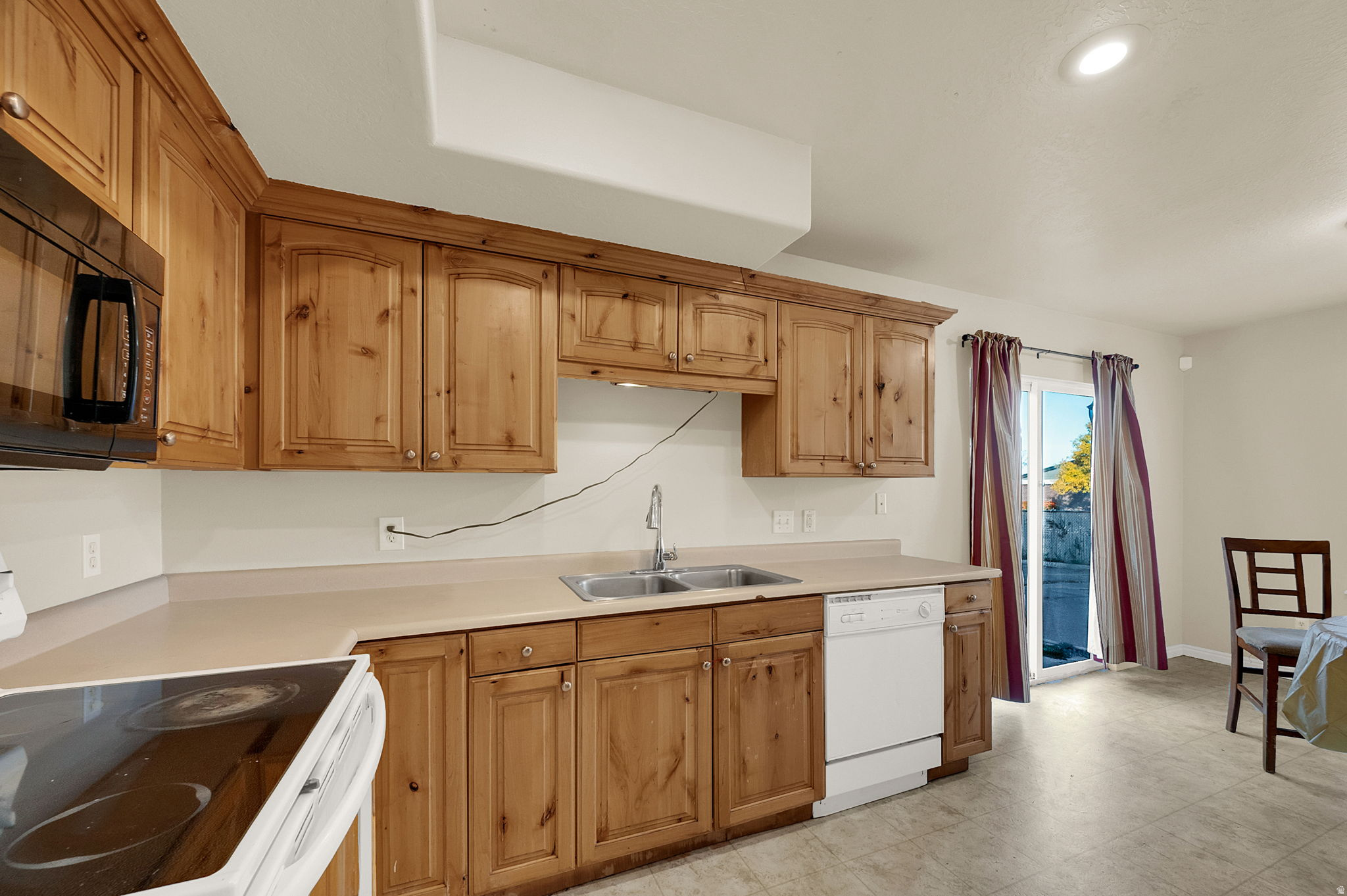 VILLAGE WEST - Residential