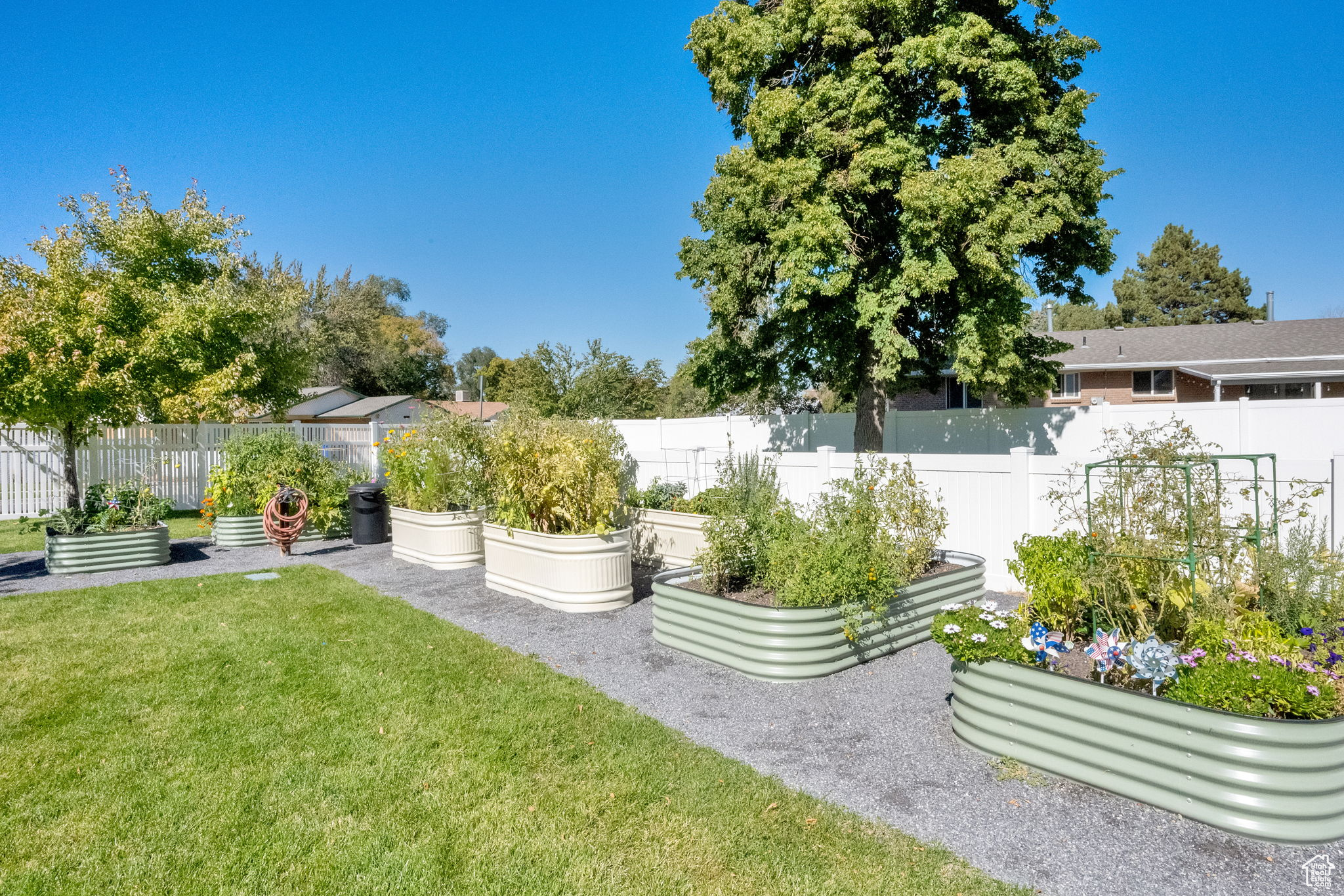 FAIRMEADOWS - Residential