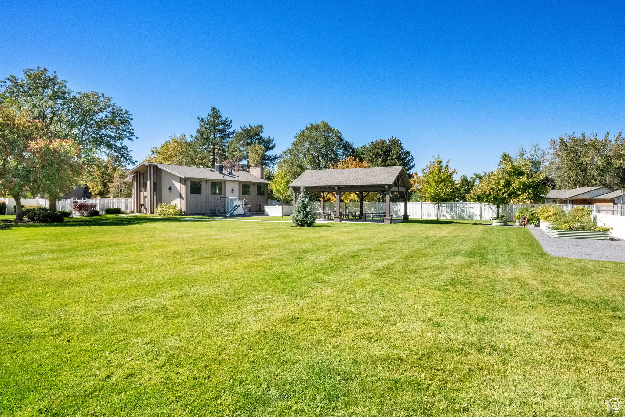 FAIRMEADOWS - Residential