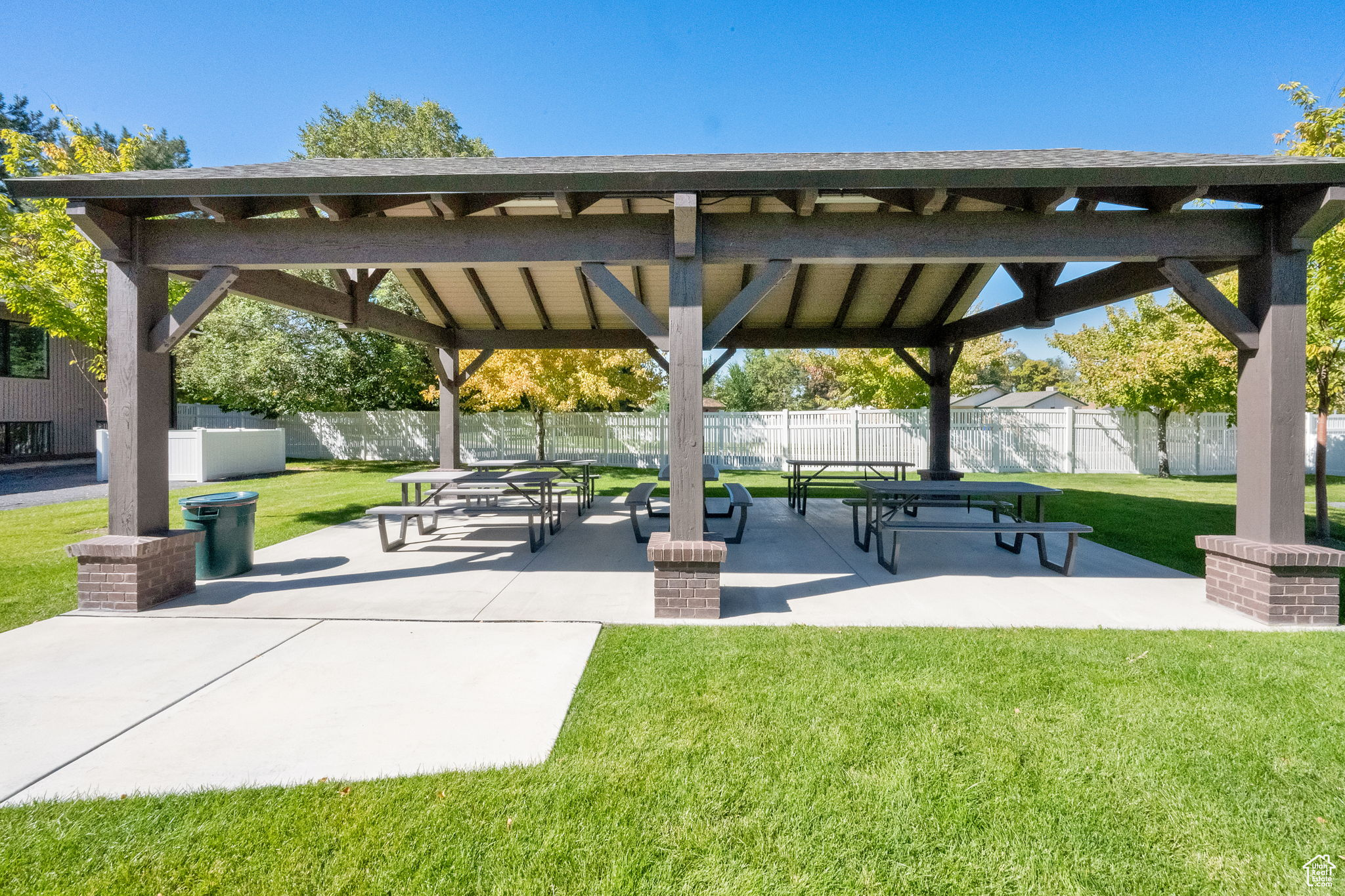 FAIRMEADOWS - Residential