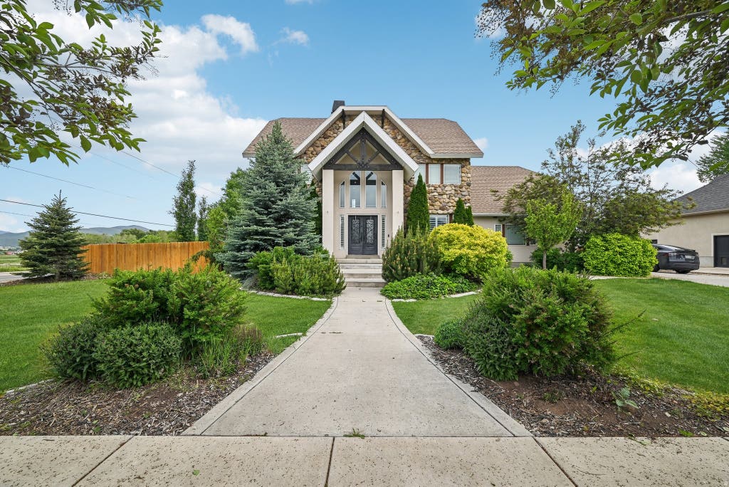 Photo of 17 W 300 S, Midway, UT 84049 (MLS # 2173393)