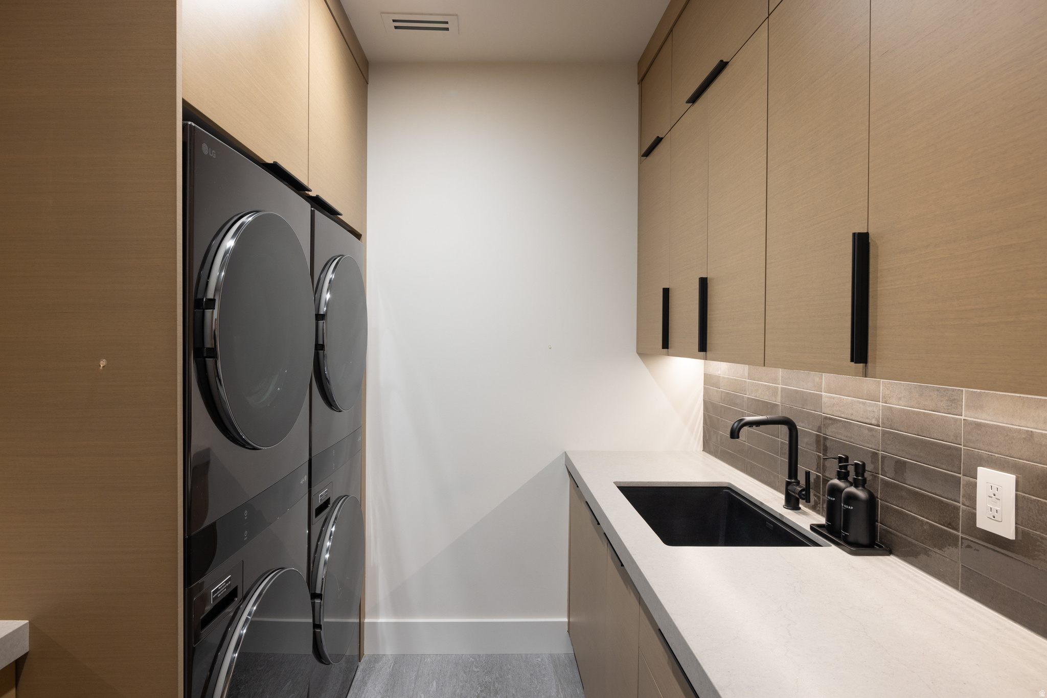 MOONSHADOW - Residential