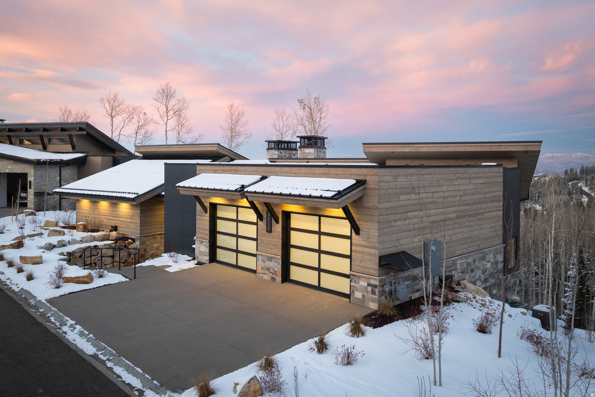 MOONSHADOW - Residential