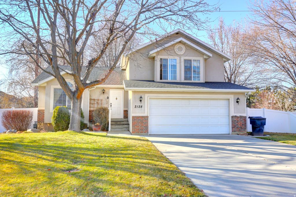 Photo of 2128 BRIDGER DR, Springville, UT 84663 (MLS # 2131706)