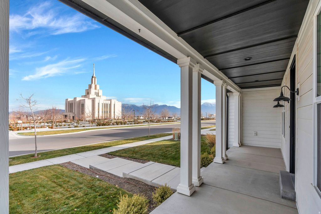 Photo of 717 W LIGHTHOUSE DR, Saratoga Springs, UT 84045 (MLS # 2125204)