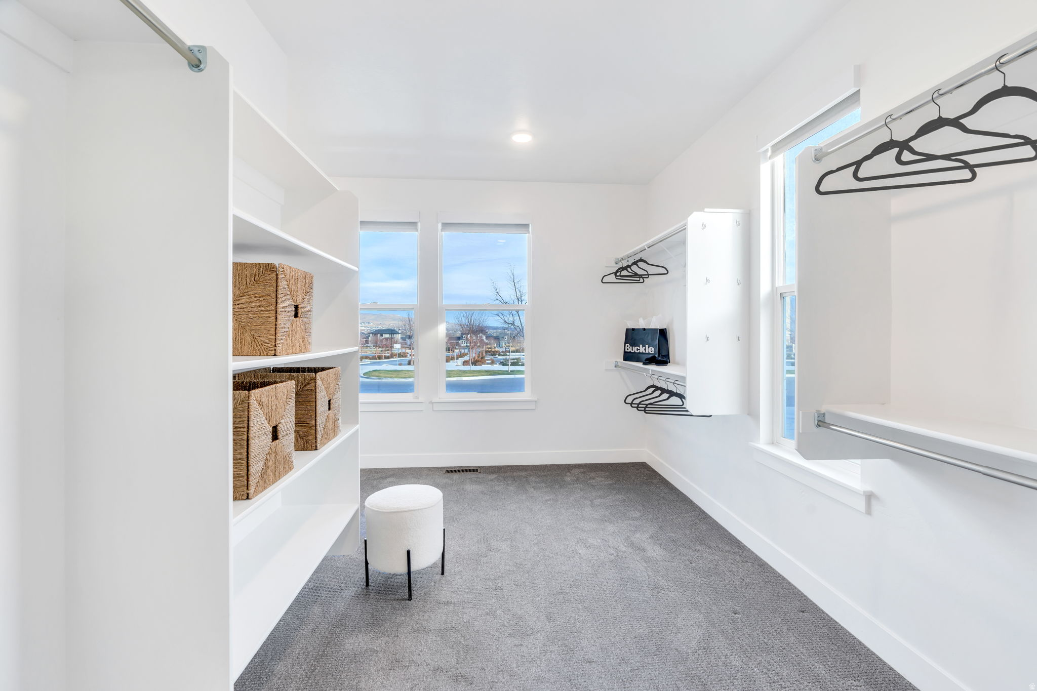 BEACON POINTE - Residential