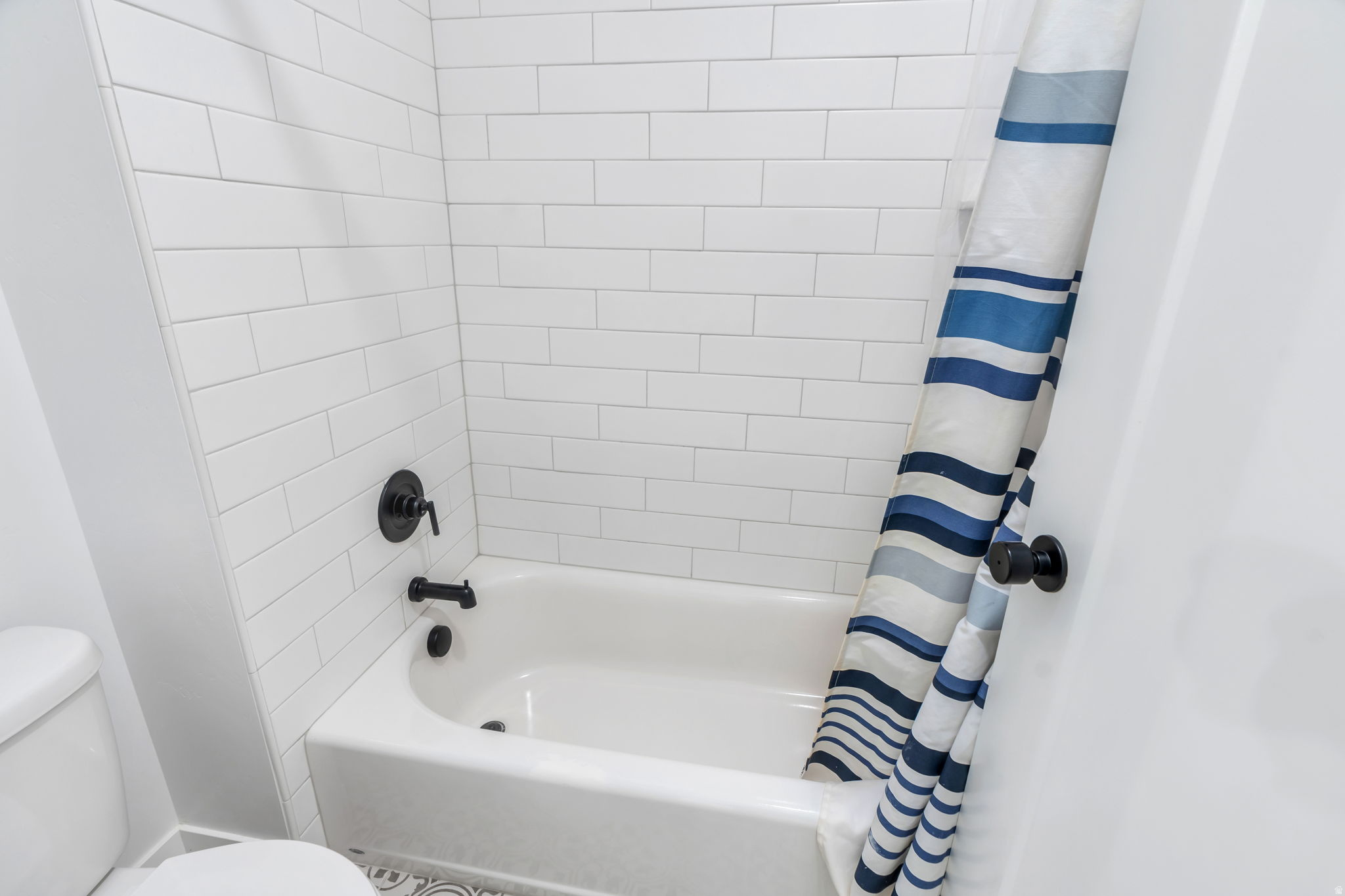 BEACON POINTE - Residential