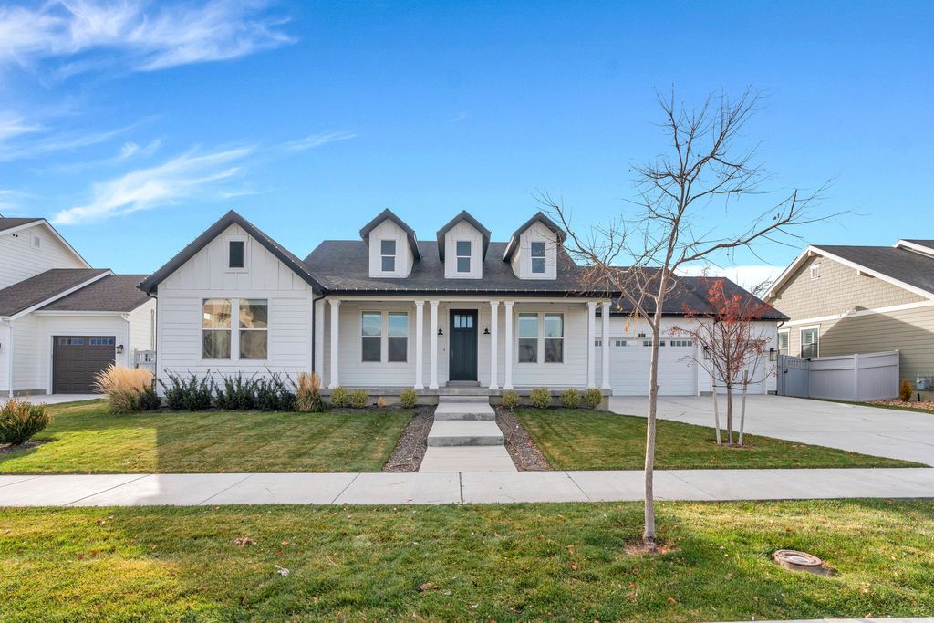 Photo of 717 W LIGHTHOUSE DR, Saratoga Springs, UT 84045 (MLS # 2125204)