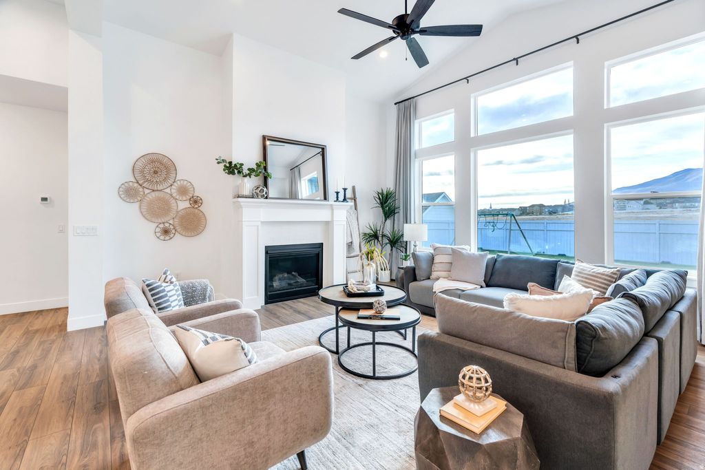 Photo of 717 W LIGHTHOUSE DR, Saratoga Springs, UT 84045 (MLS # 2125204)