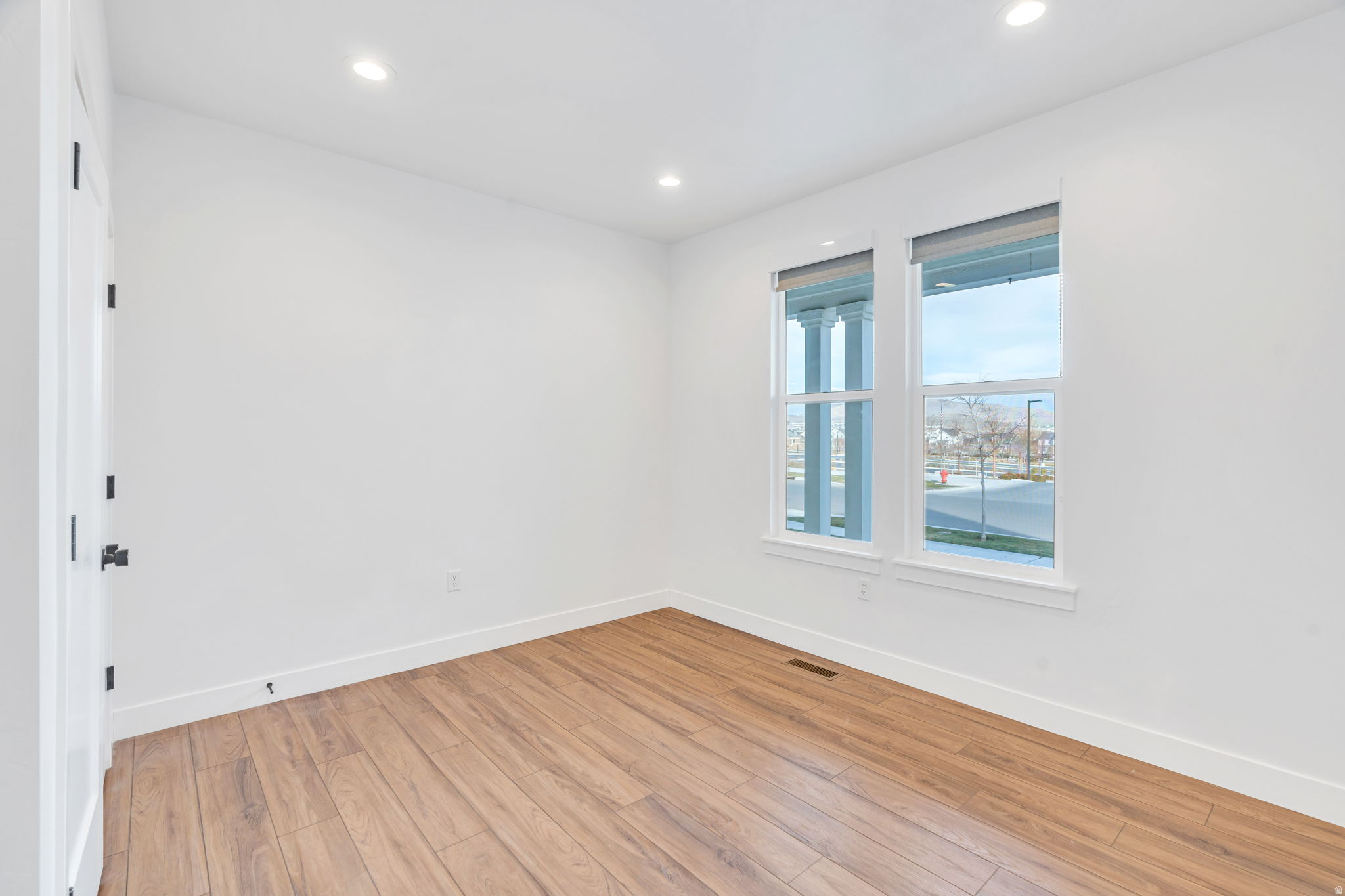 BEACON POINTE - Residential