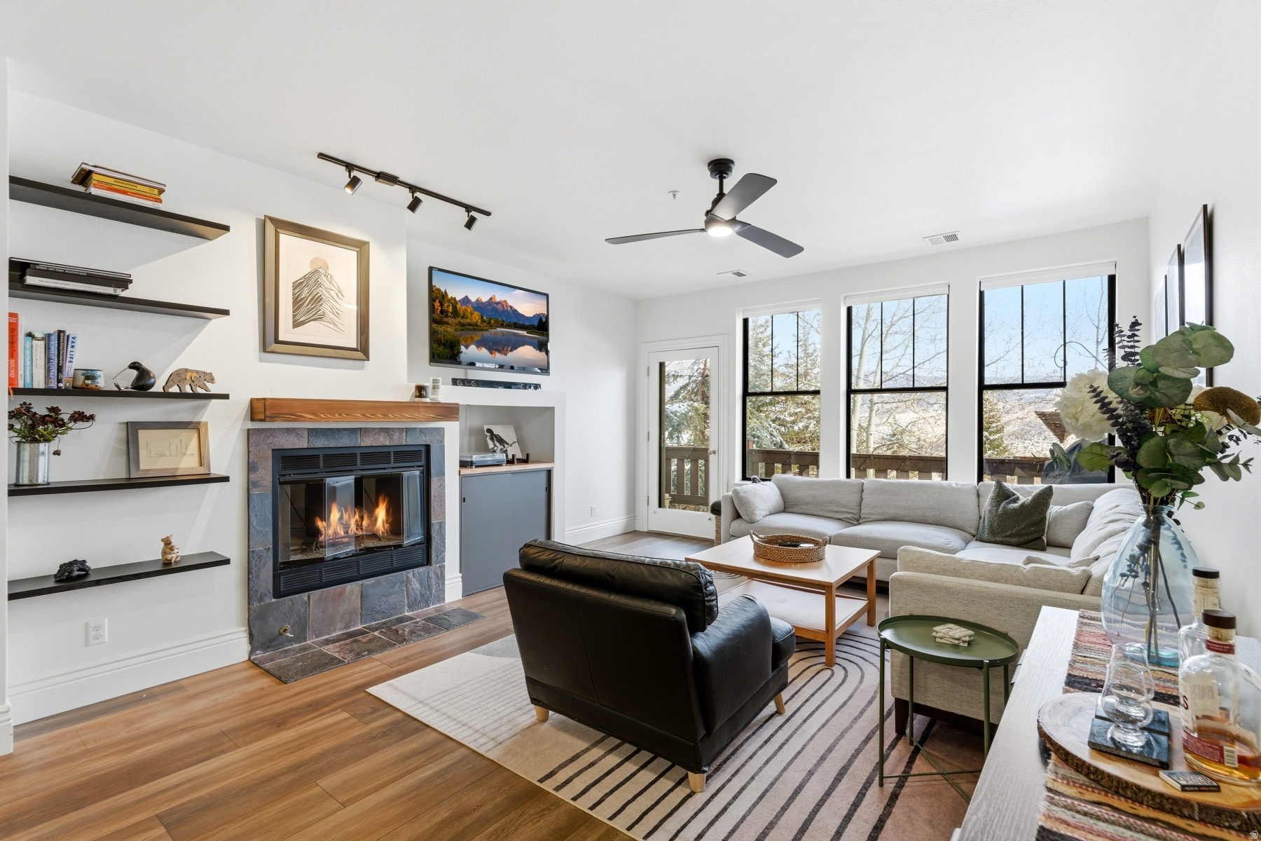 PINEBROOK POINTE CON - Residential