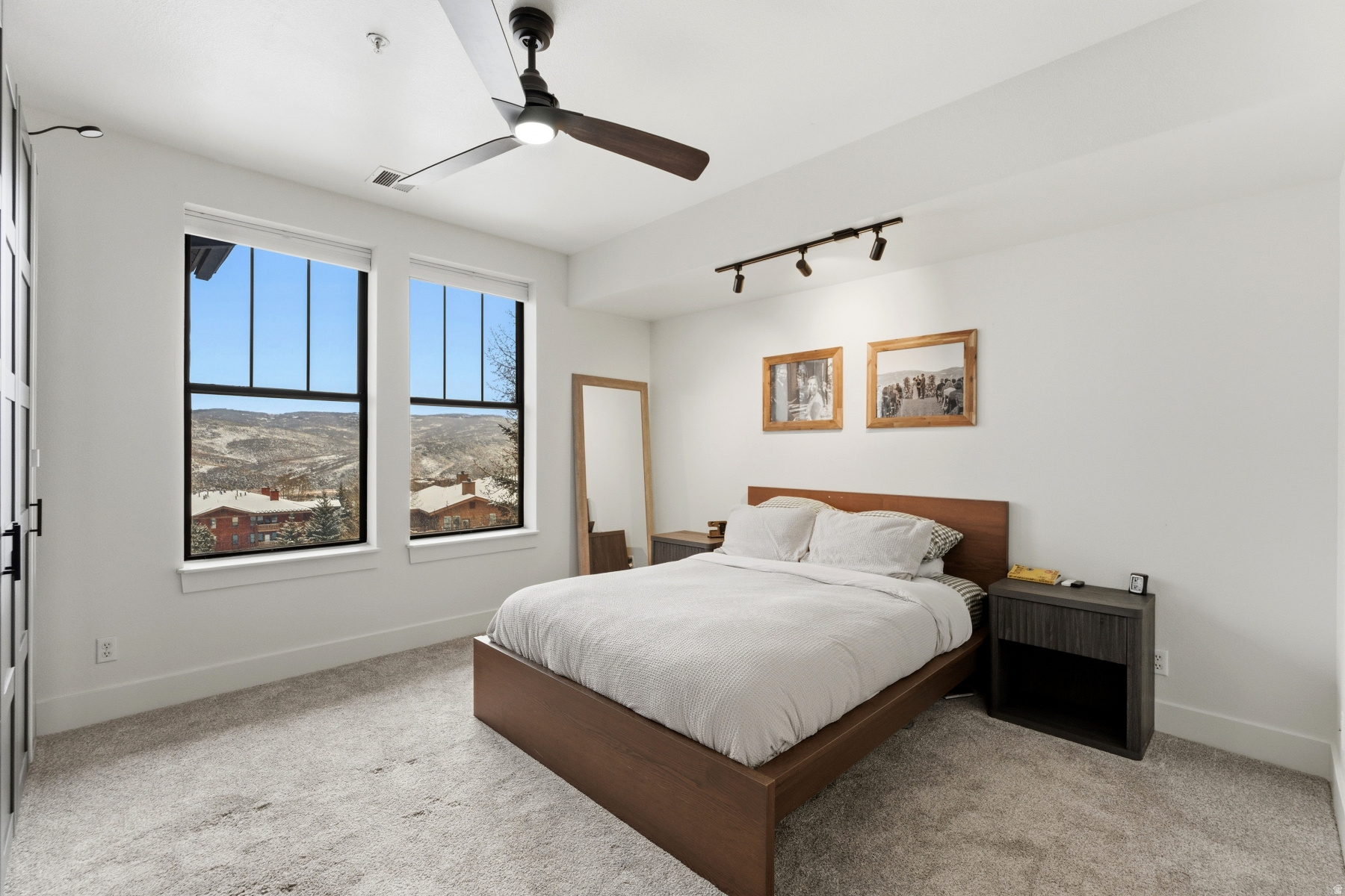 PINEBROOK POINTE CON - Residential