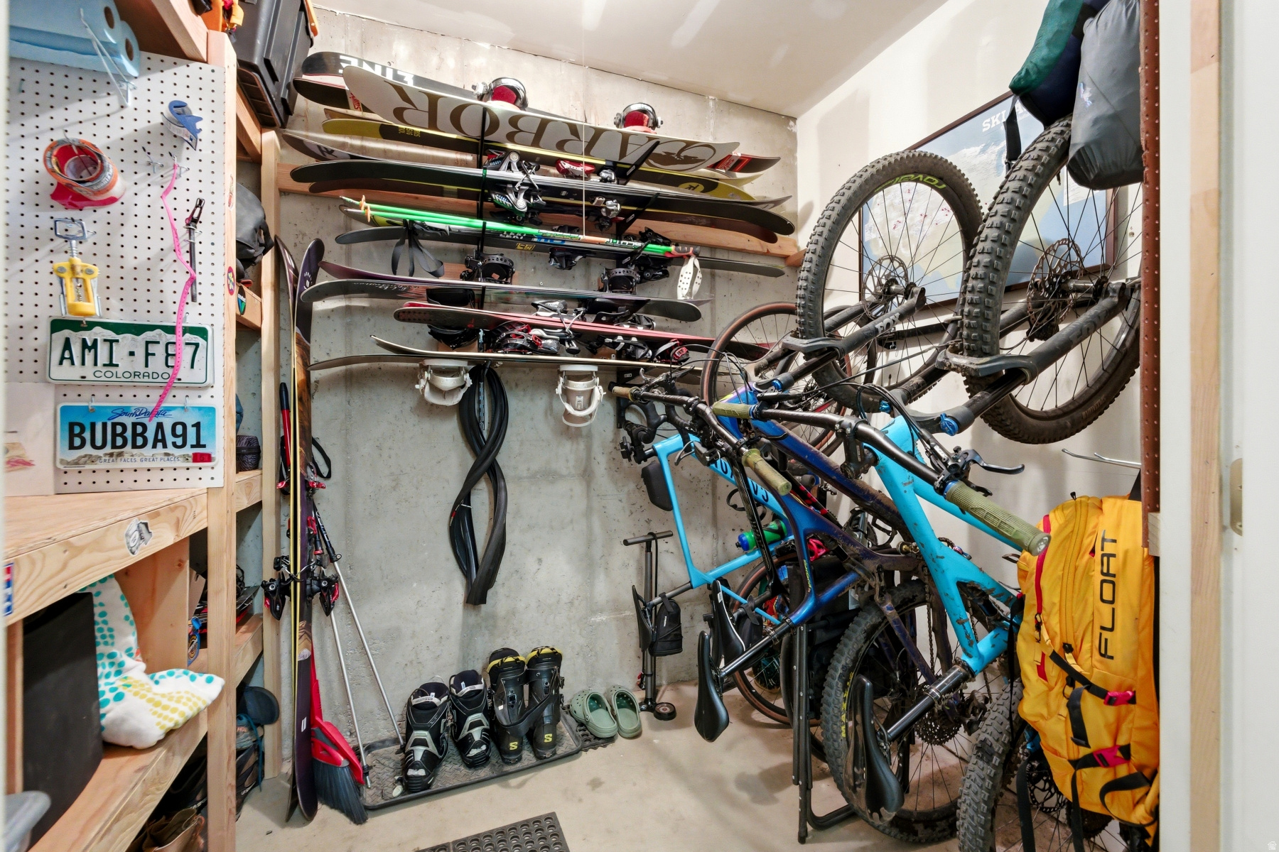 PINEBROOK POINTE CON - Residential