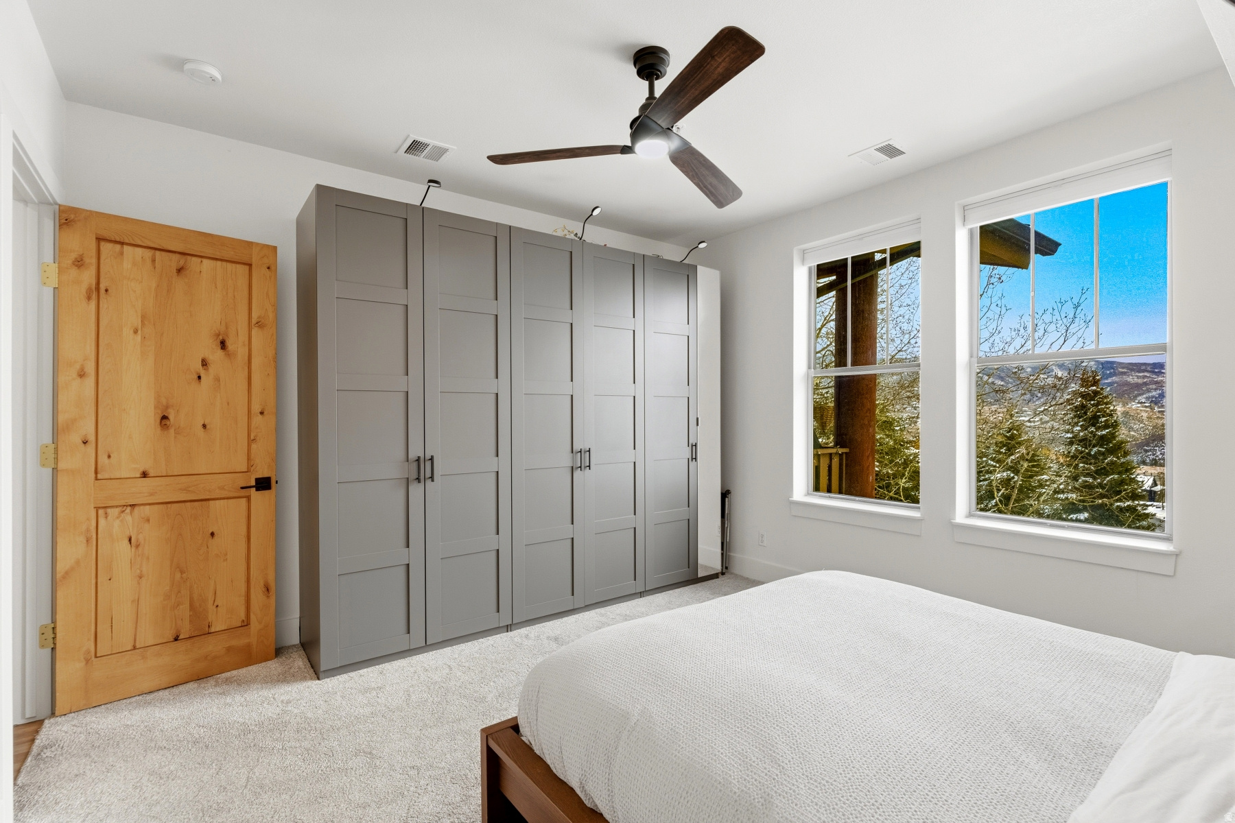 PINEBROOK POINTE CON - Residential