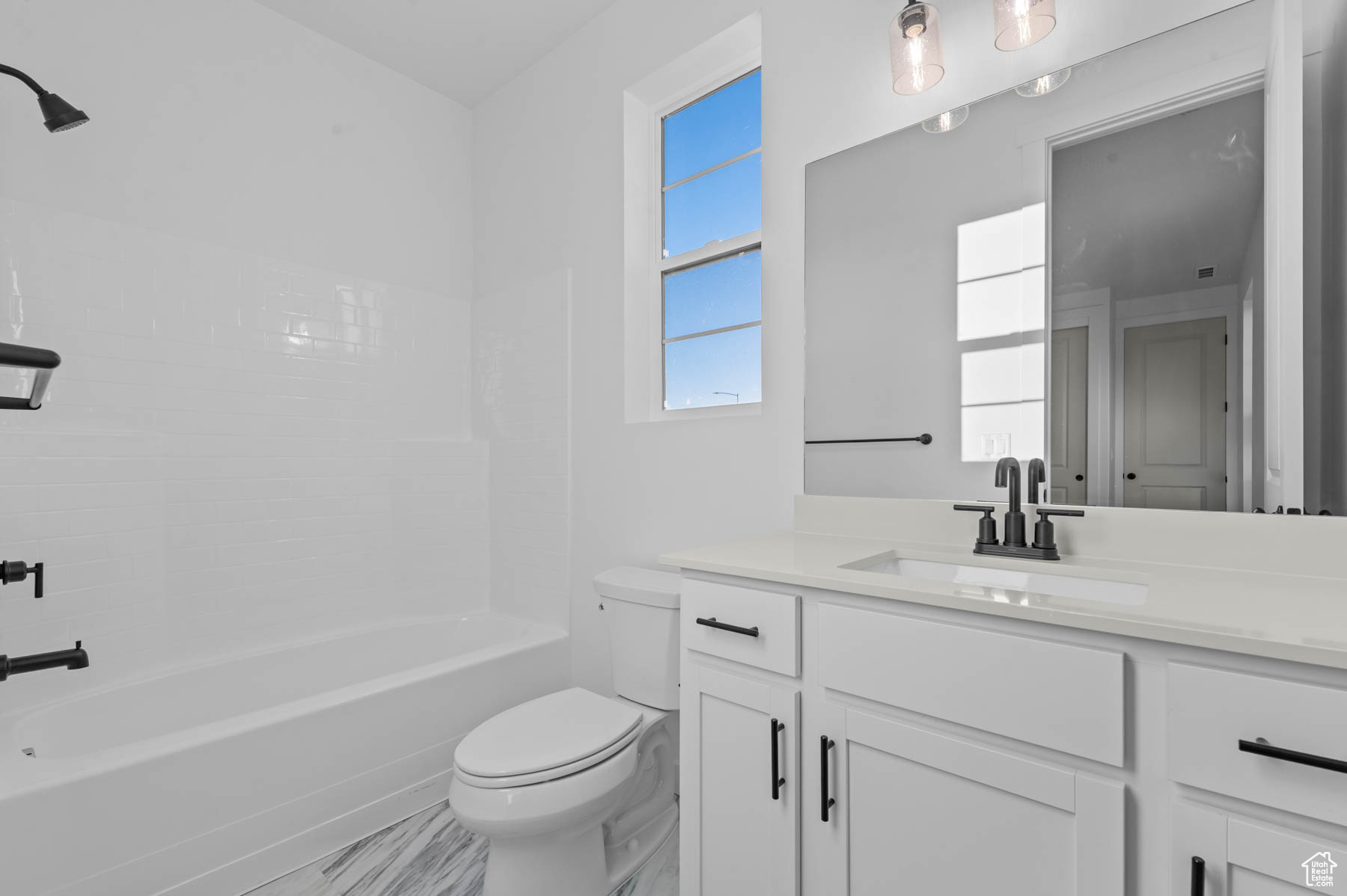 BROADVIEW SHORES COTTAGES 802 - Residential