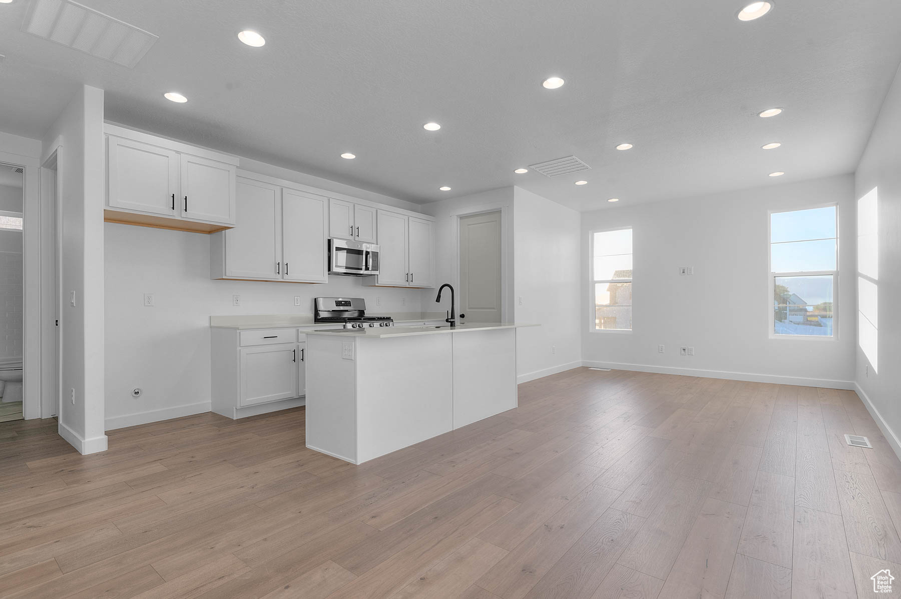 BROADVIEW SHORES COTTAGES 802 - Residential