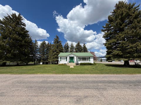 Homes For Sale - 114 W 7 St<br/> Georgetown, ID 83239