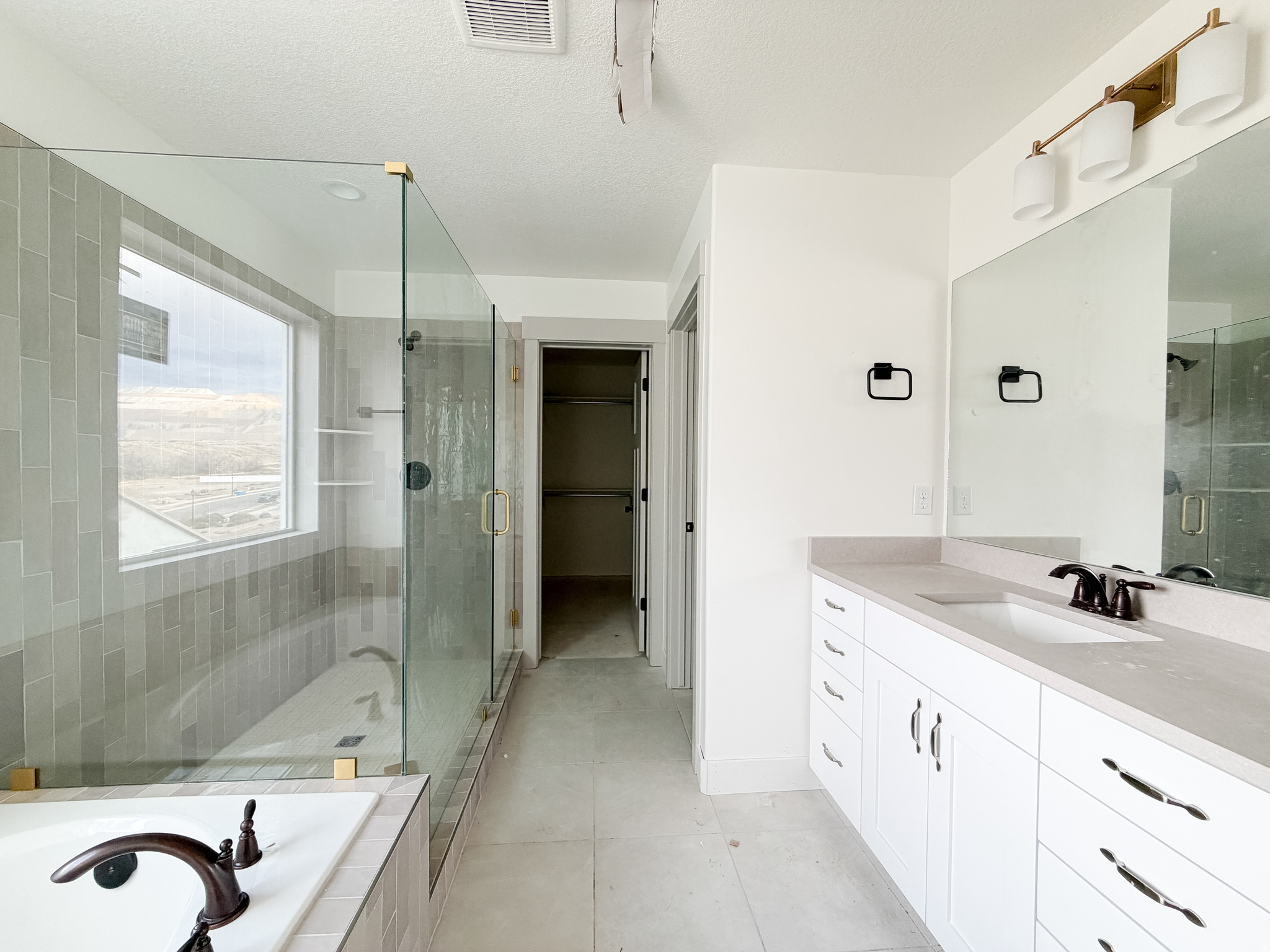 HIDDEN OAKS - Residential