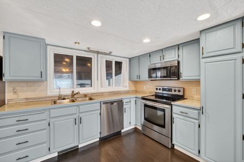 Tiny photo for 310 W 4675 S, Washington Terrace, UT 84405 (MLS # 2142575)