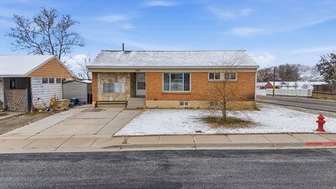 Tiny photo for 310 W 4675 S, Washington Terrace, UT 84405 (MLS # 2142575)
