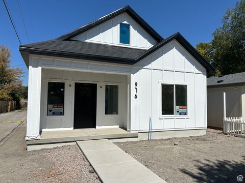 Photo of 916 W 500 S, Salt Lake City, UT 84104 (MLS # 2108129)