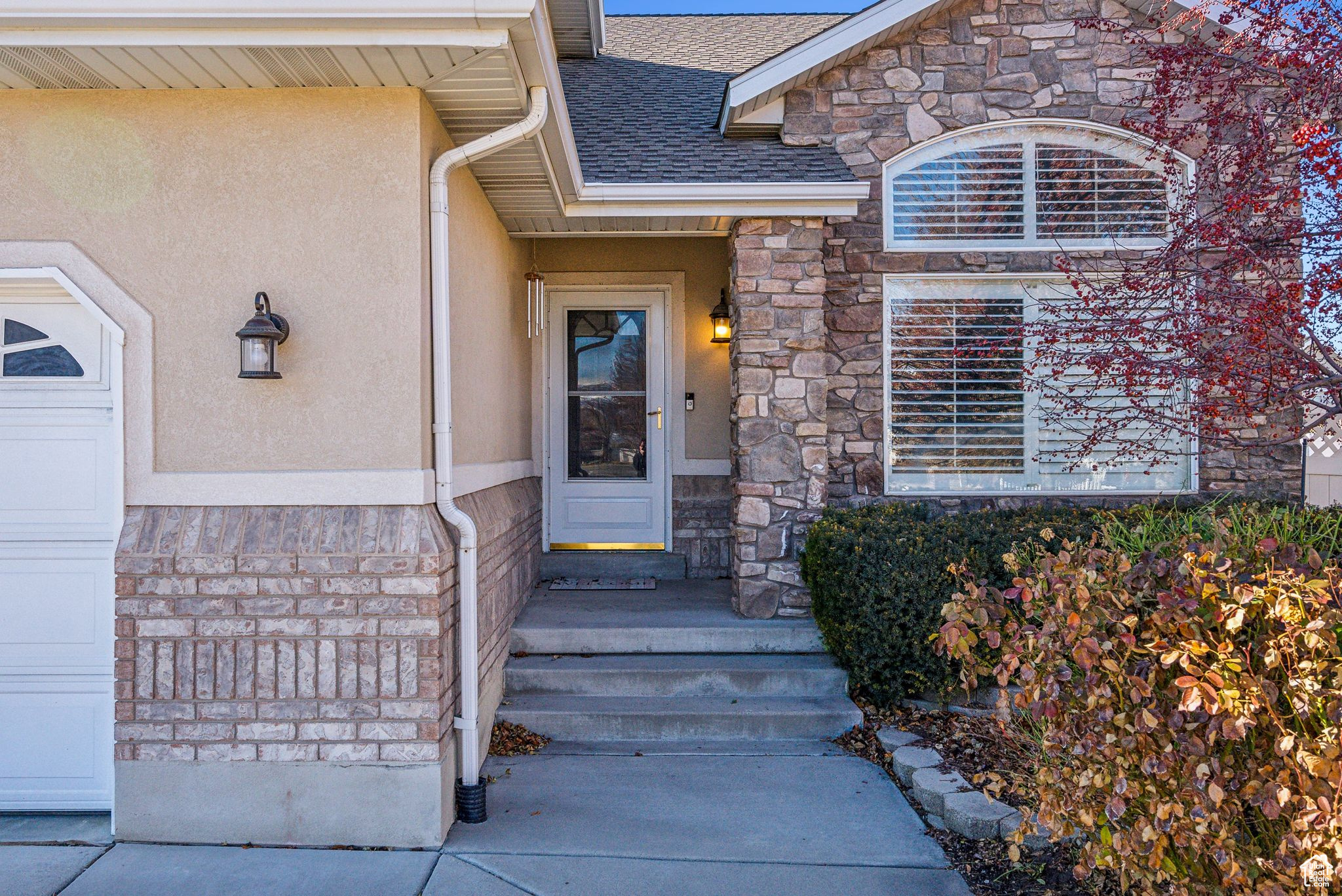 South Jordan, Utah 84095, United States, 6 Bedrooms Bedrooms, ,4 BathroomsBathrooms,Residential,Pending,20946