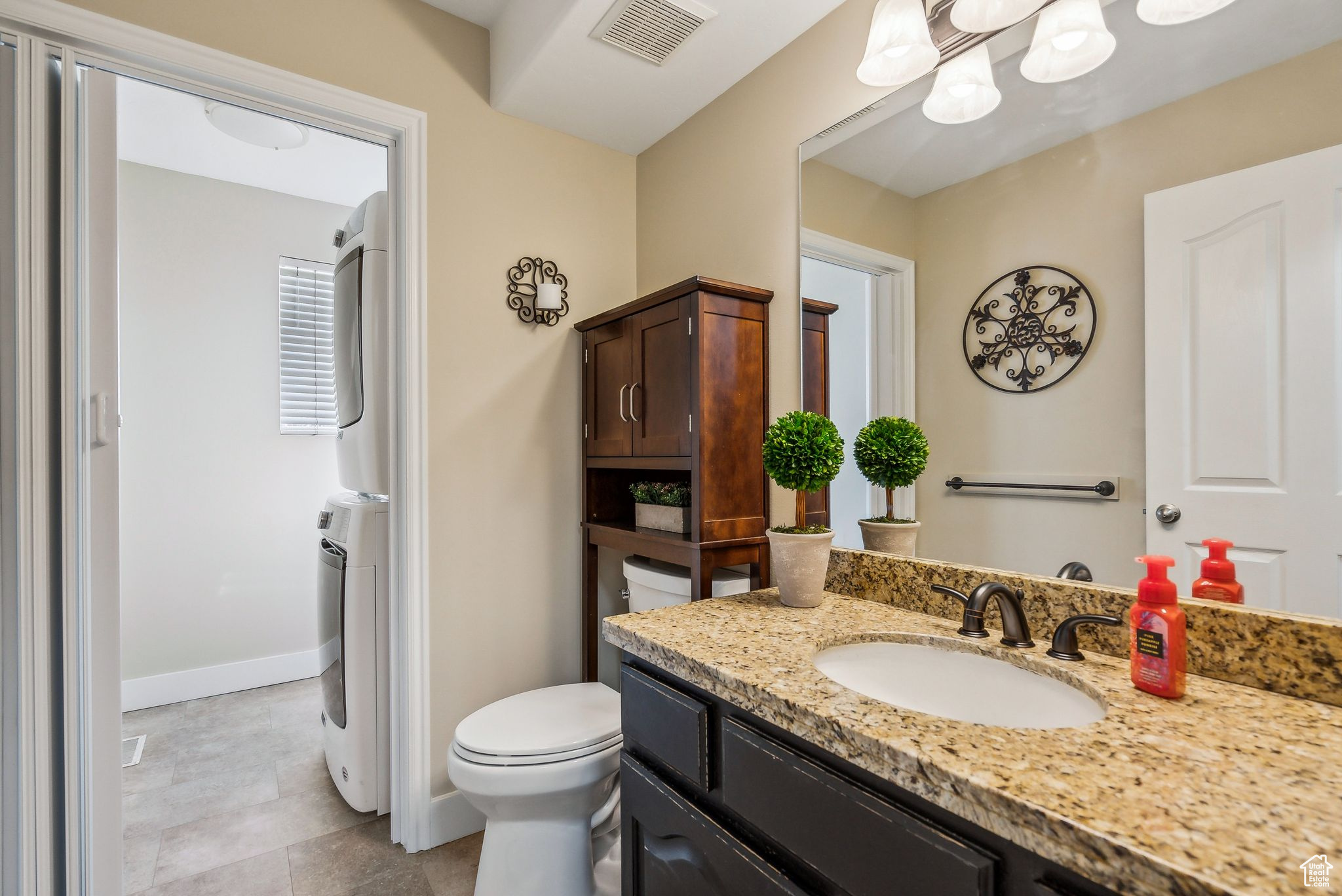 South Jordan, Utah 84095, United States, 6 Bedrooms Bedrooms, ,4 BathroomsBathrooms,Residential,Pending,20946